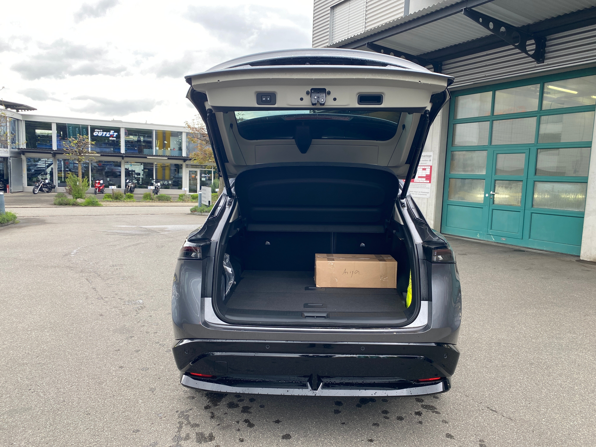 listing desktop thumbnail image 17