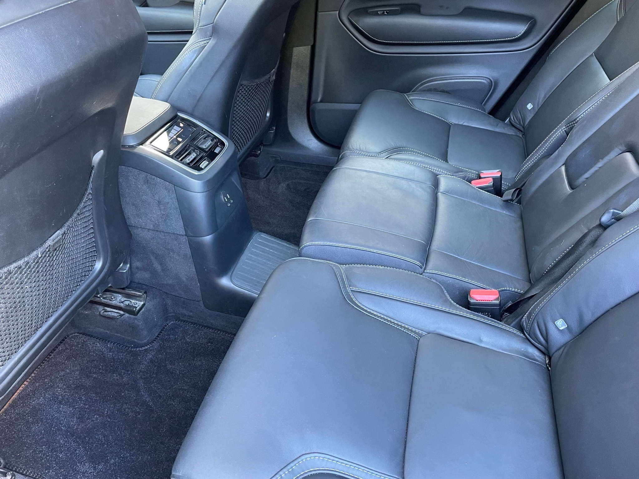 listing desktop thumbnail image 4