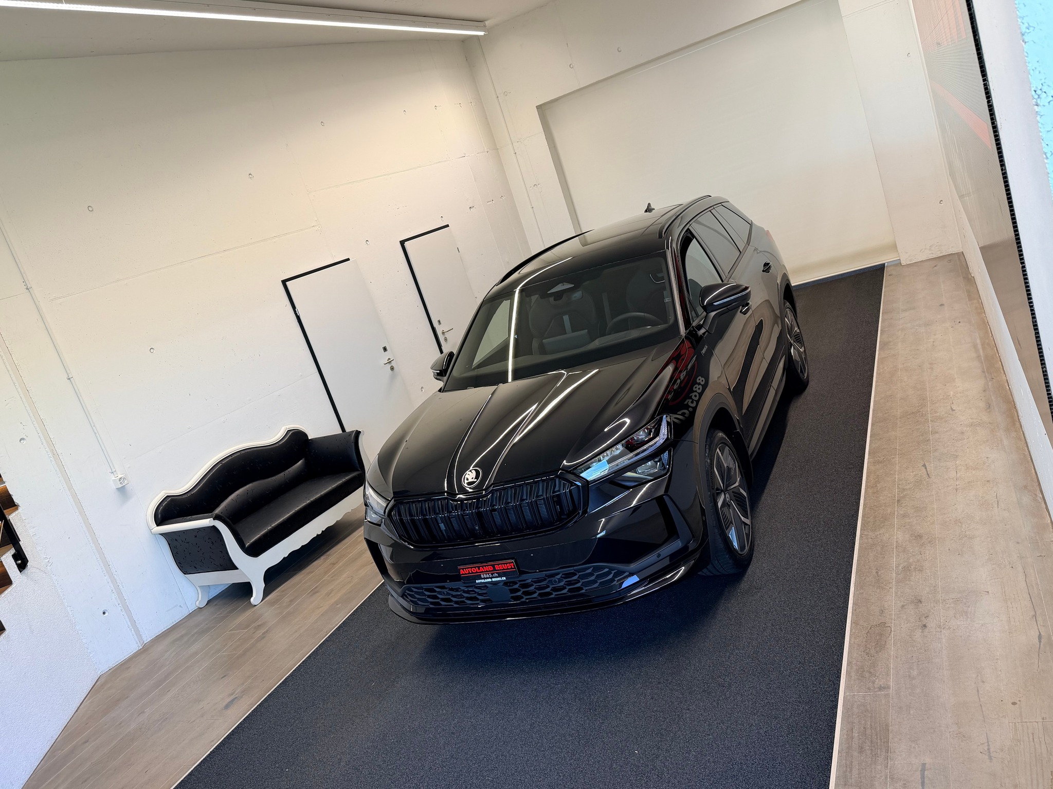 listing desktop thumbnail image 2