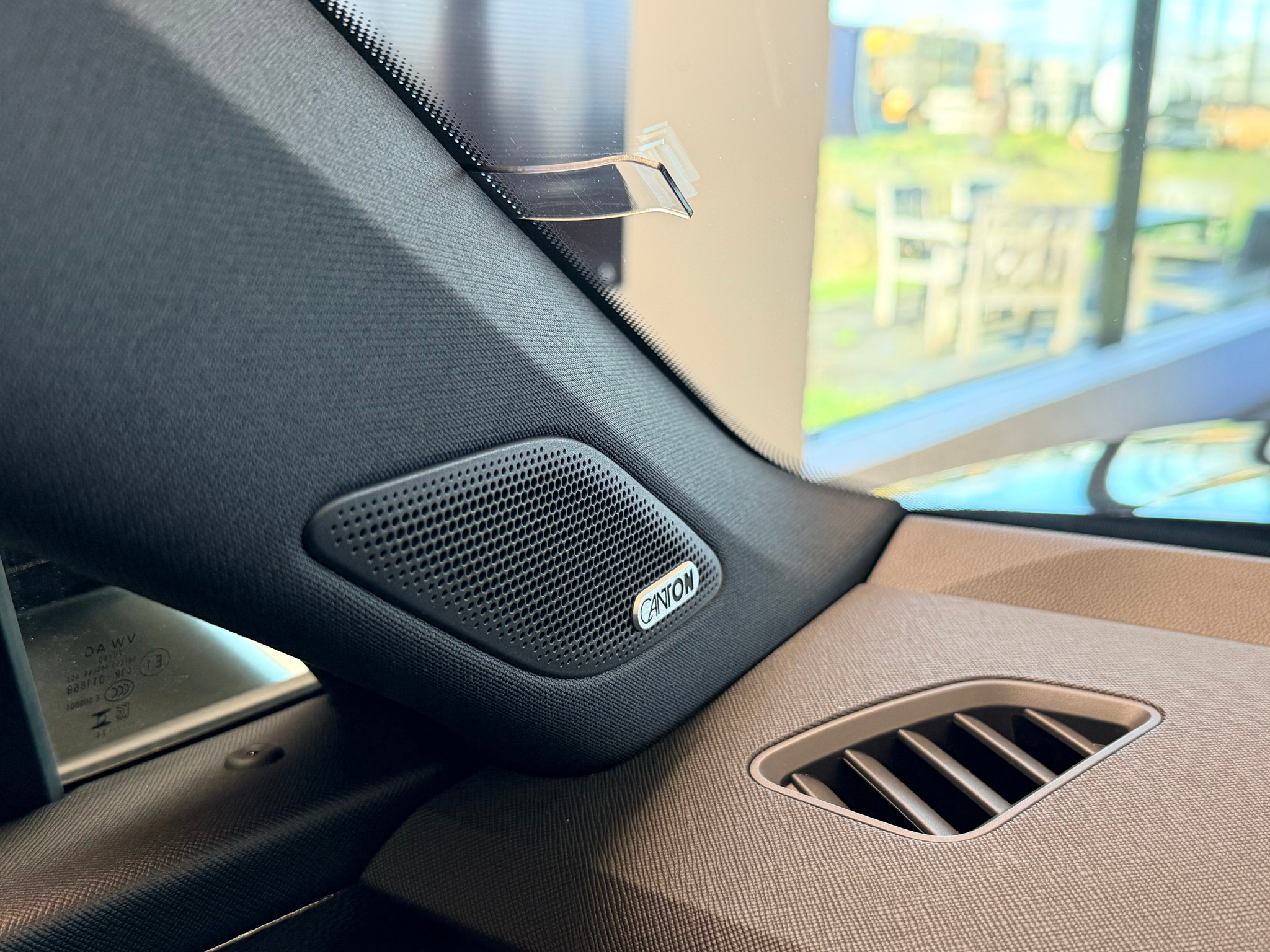 listing desktop thumbnail image 25