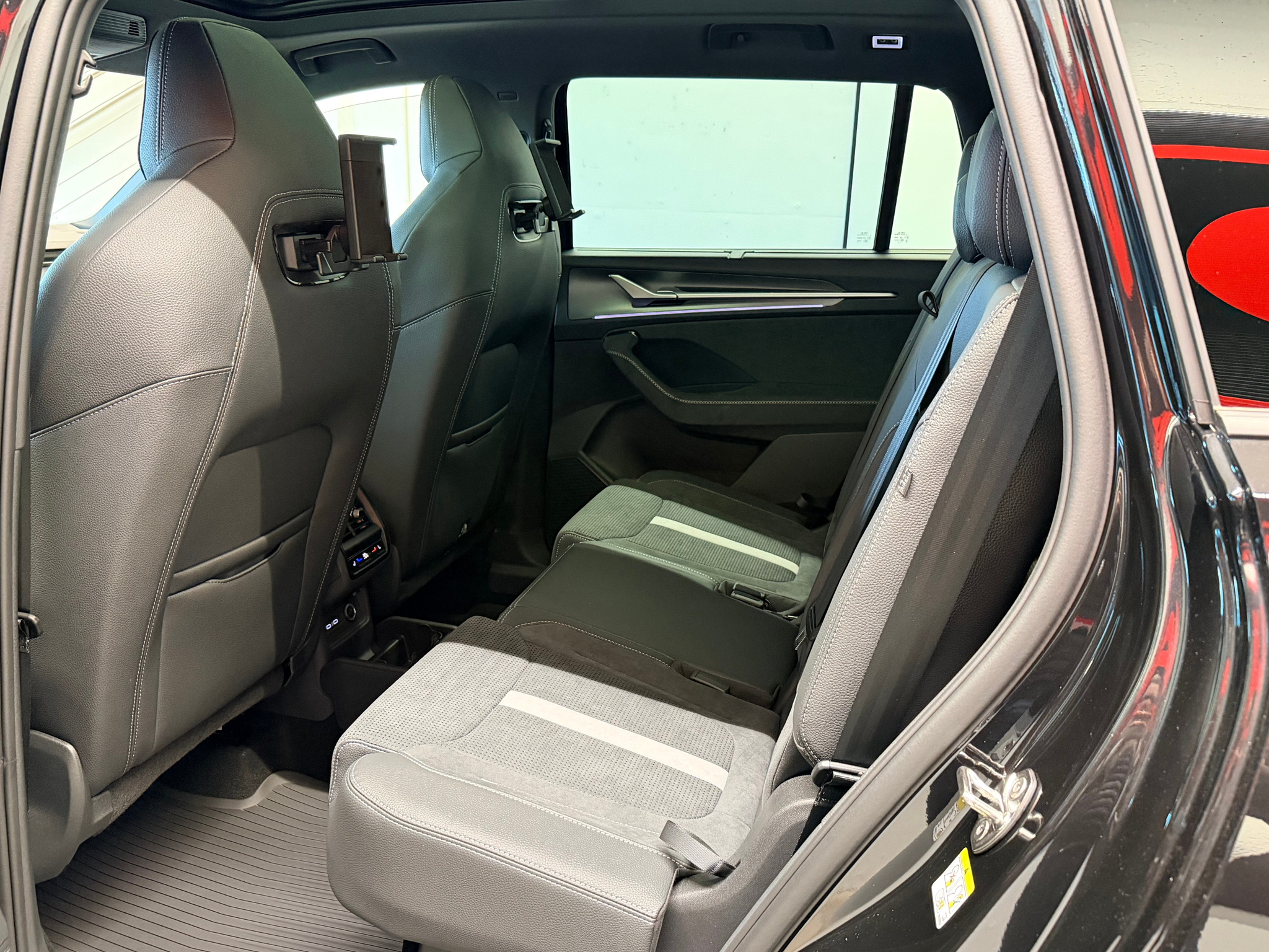 listing desktop thumbnail image 12