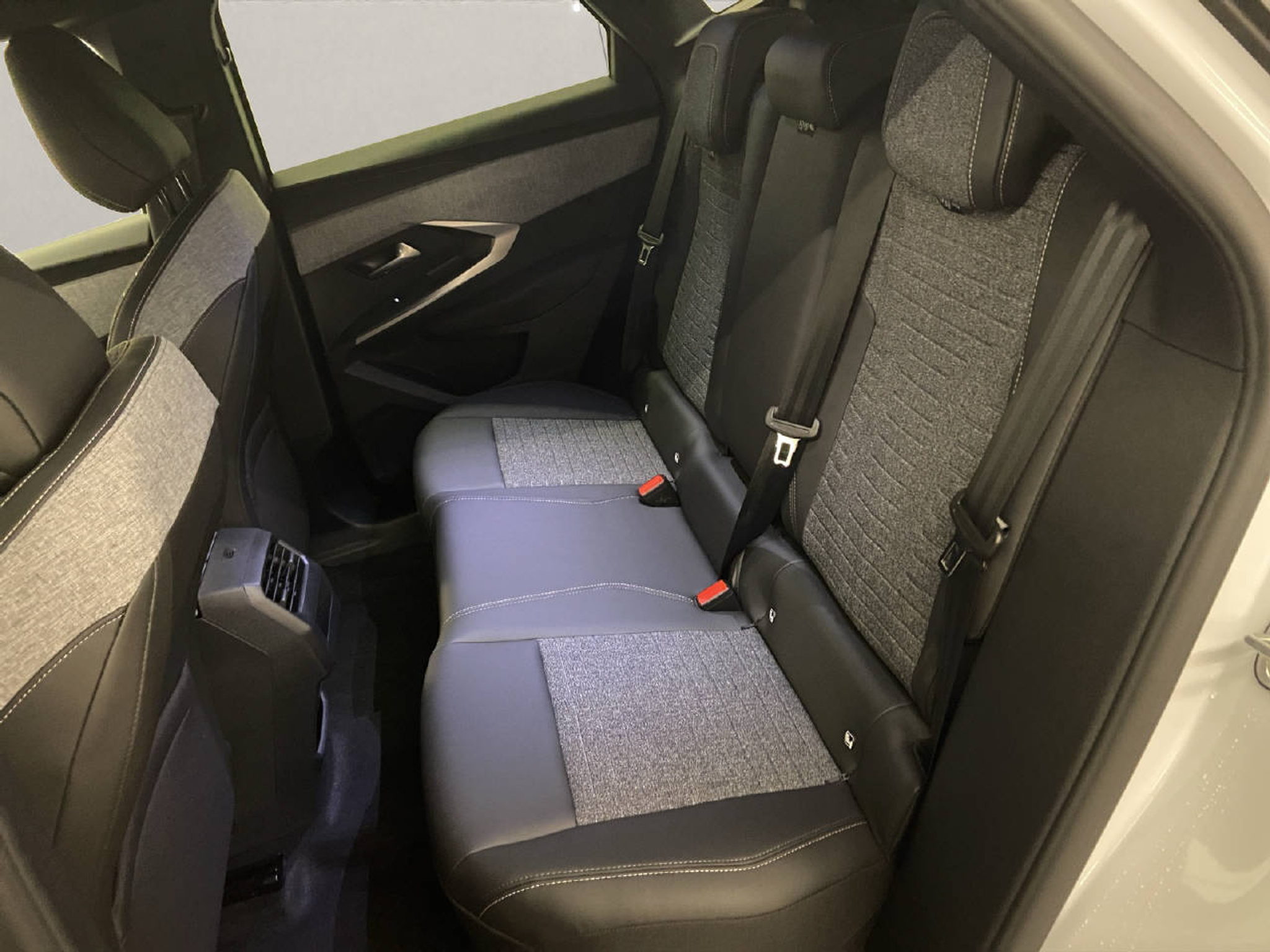 listing desktop thumbnail image 10