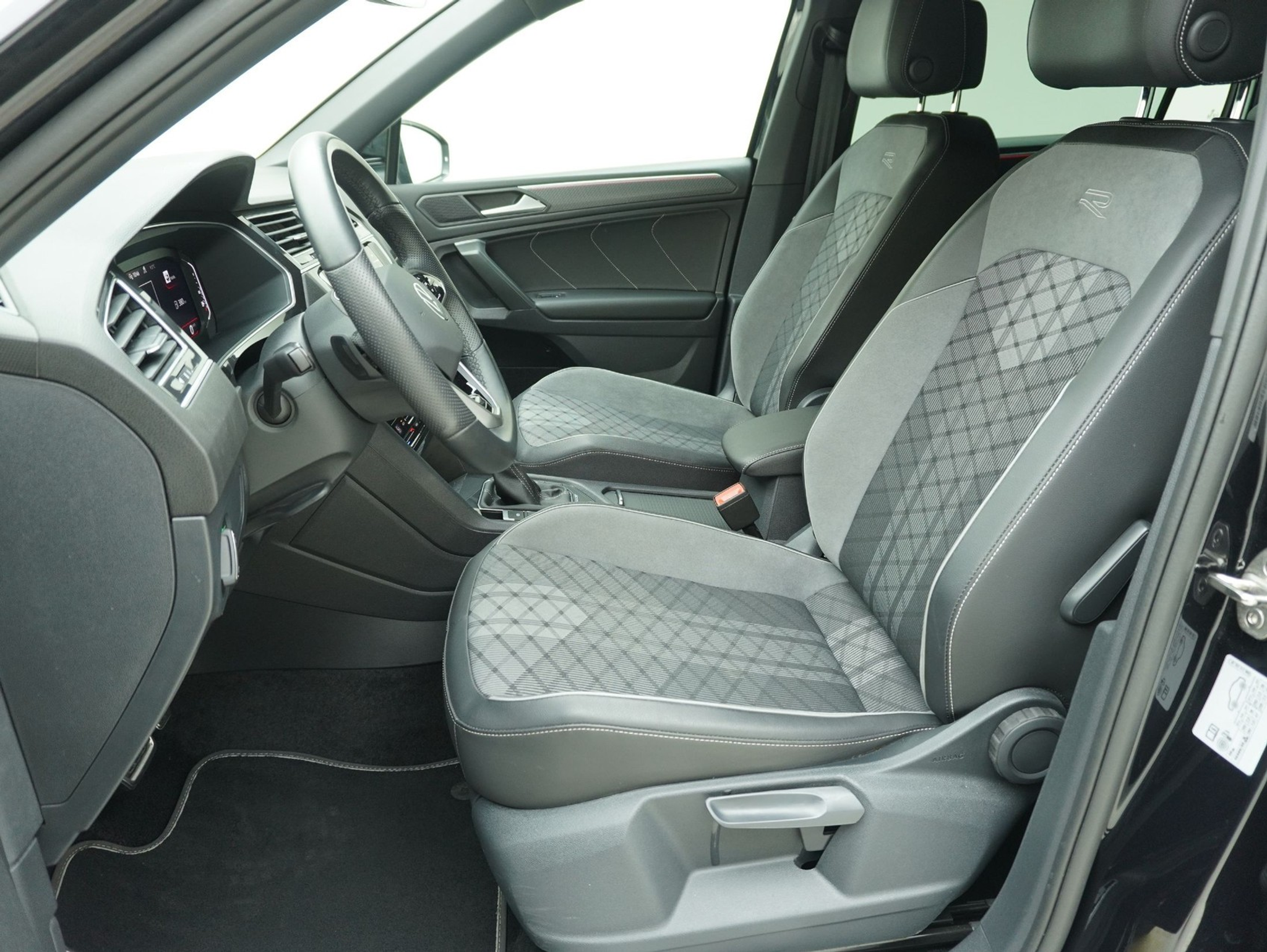 listing desktop thumbnail image 7