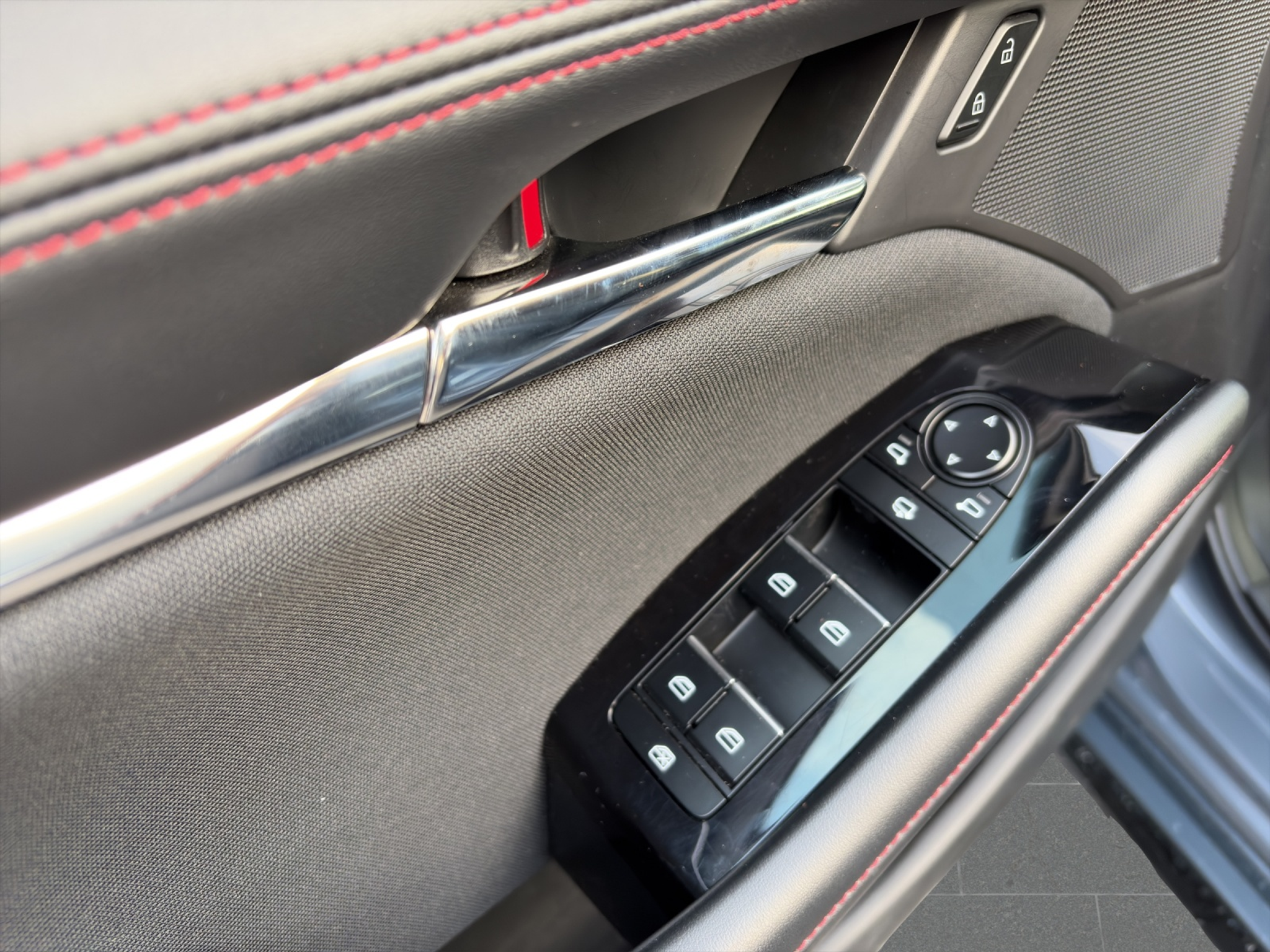 listing desktop thumbnail image 7