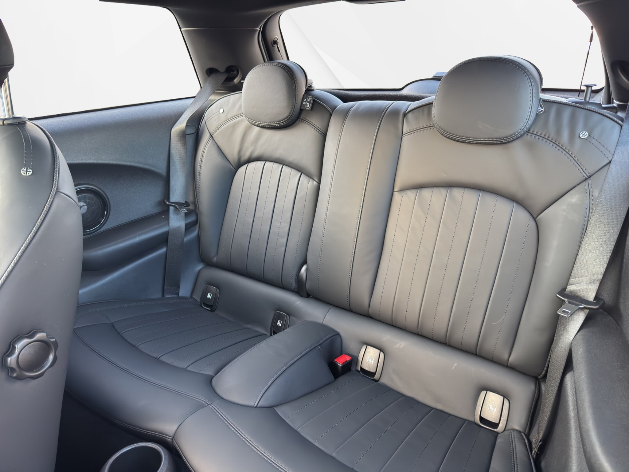 listing desktop thumbnail image 18