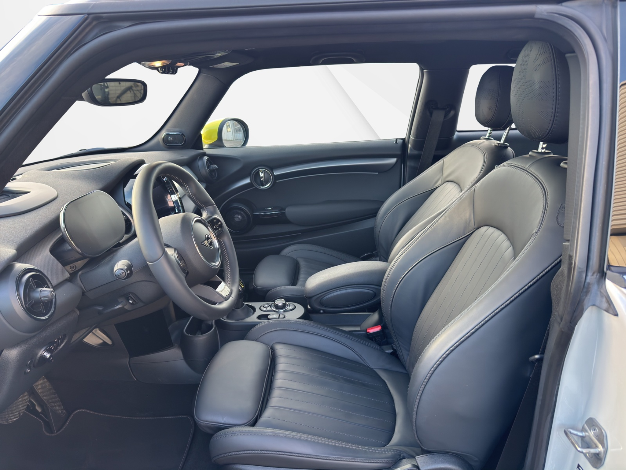 listing desktop thumbnail image 11