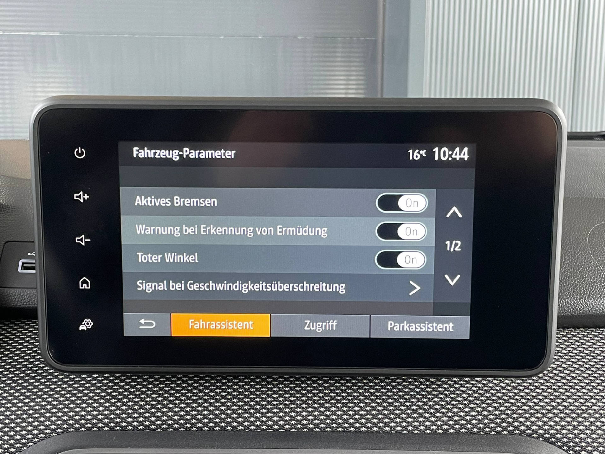 listing desktop thumbnail image 11