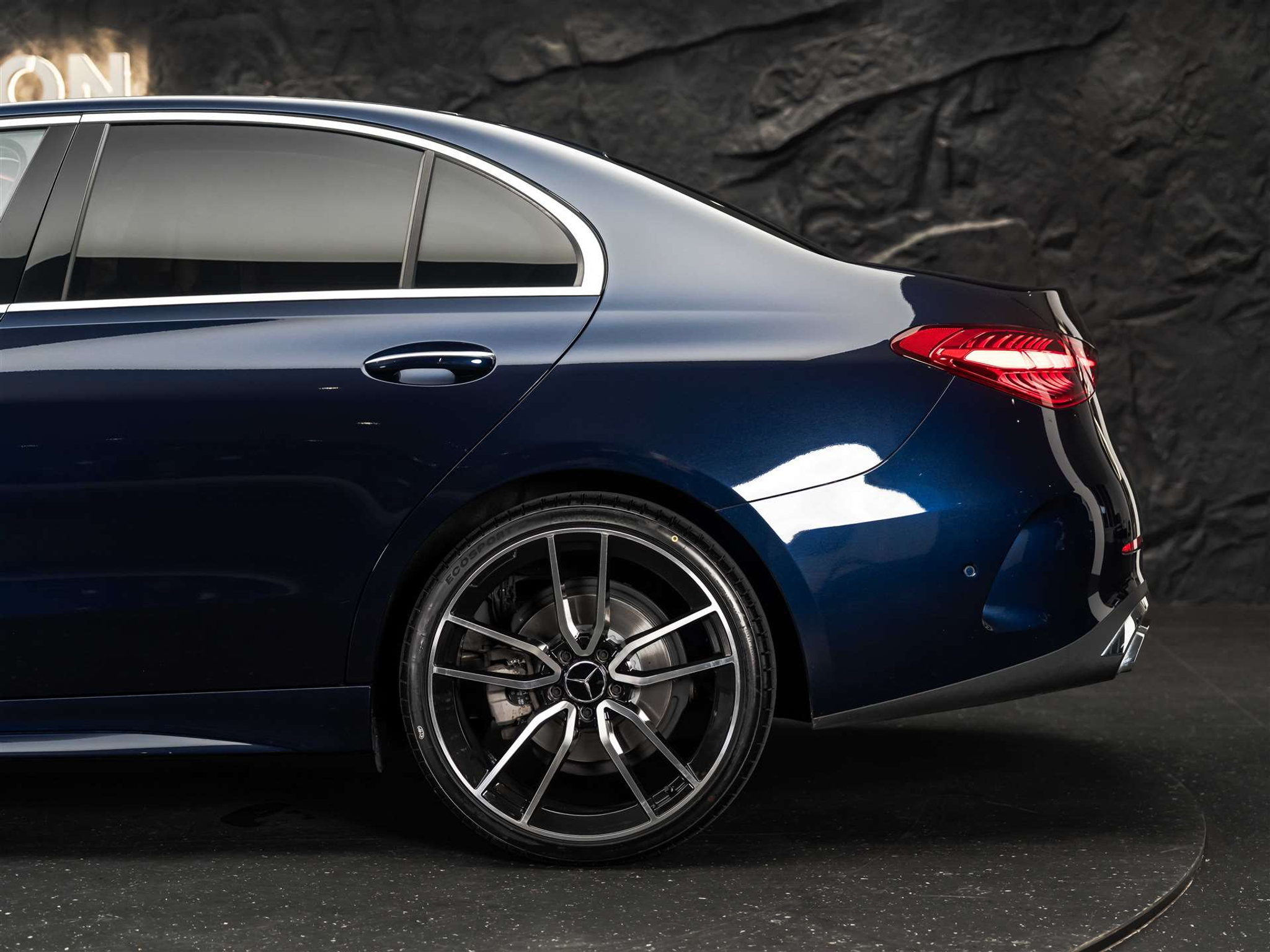 listing desktop thumbnail image 18