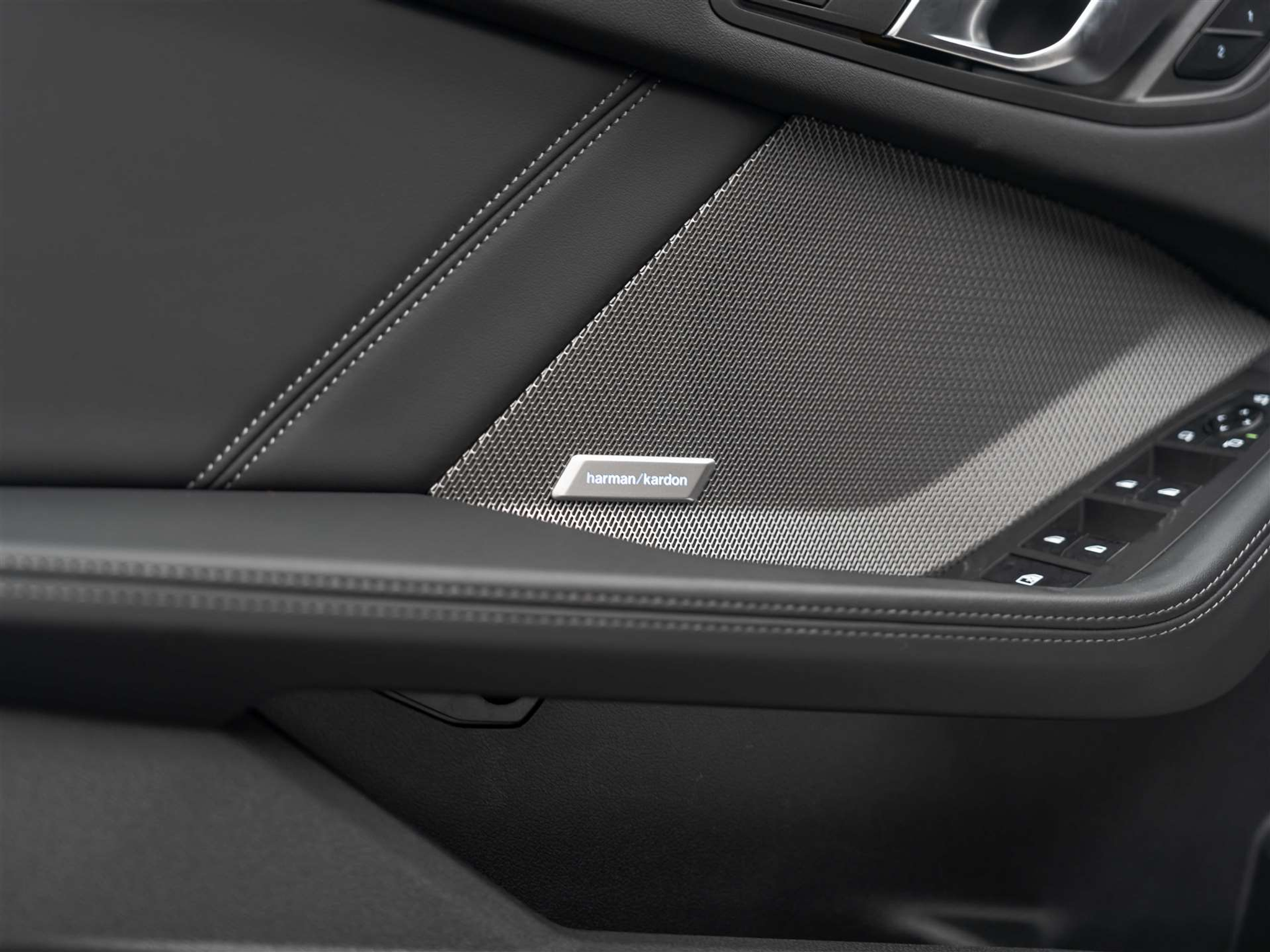 listing desktop thumbnail image 24