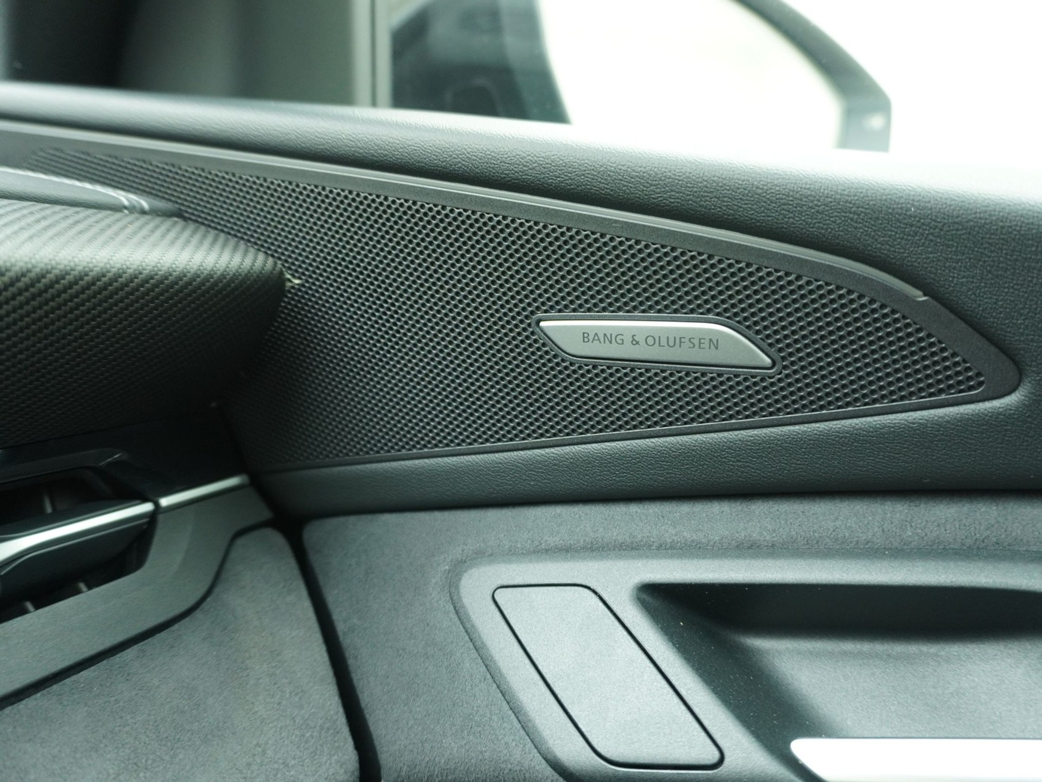 listing desktop thumbnail image 16