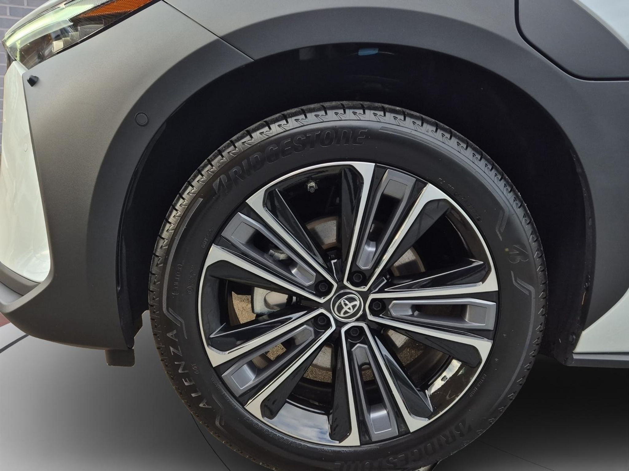 listing desktop thumbnail image 6