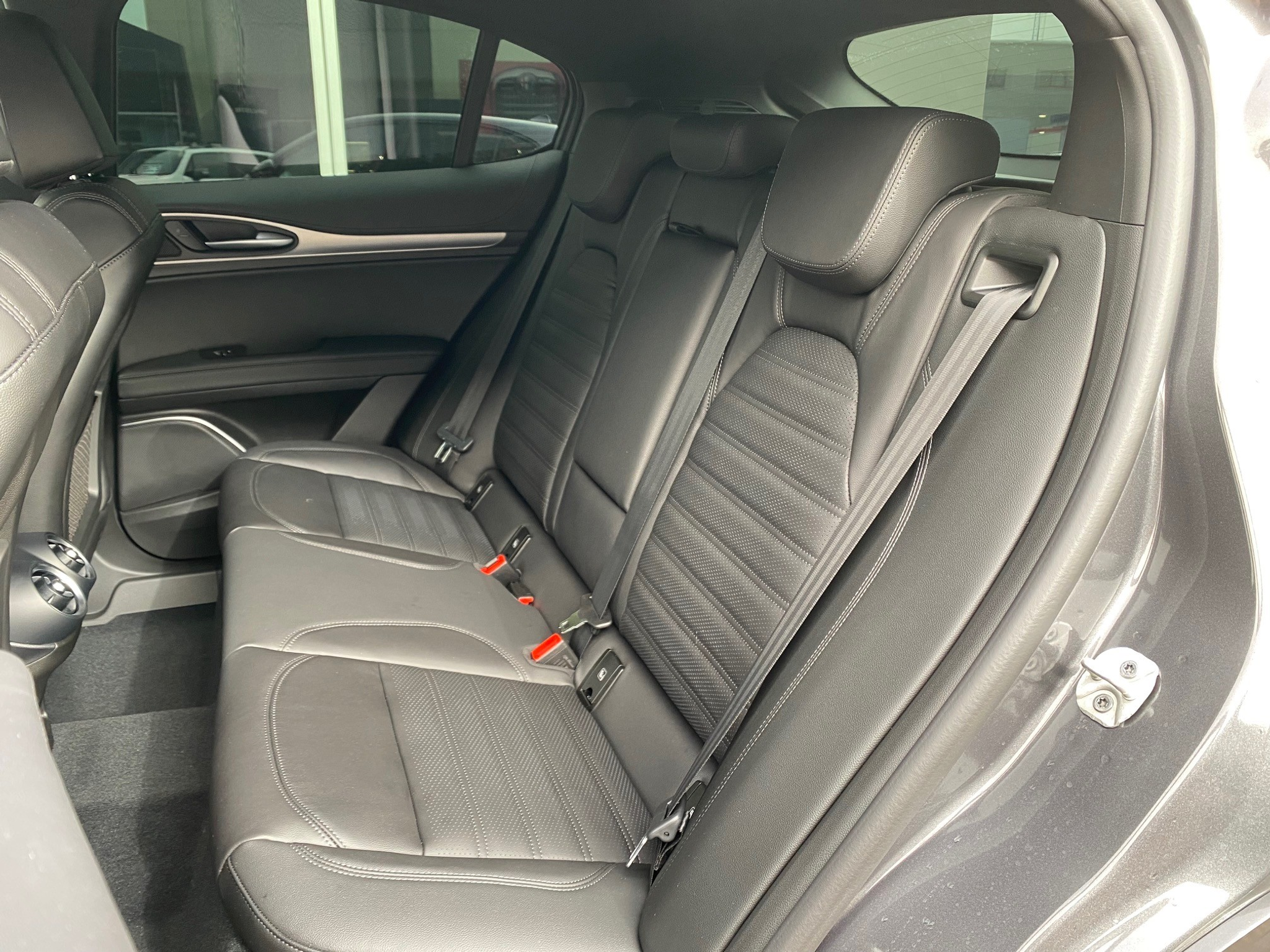 listing desktop thumbnail image 8