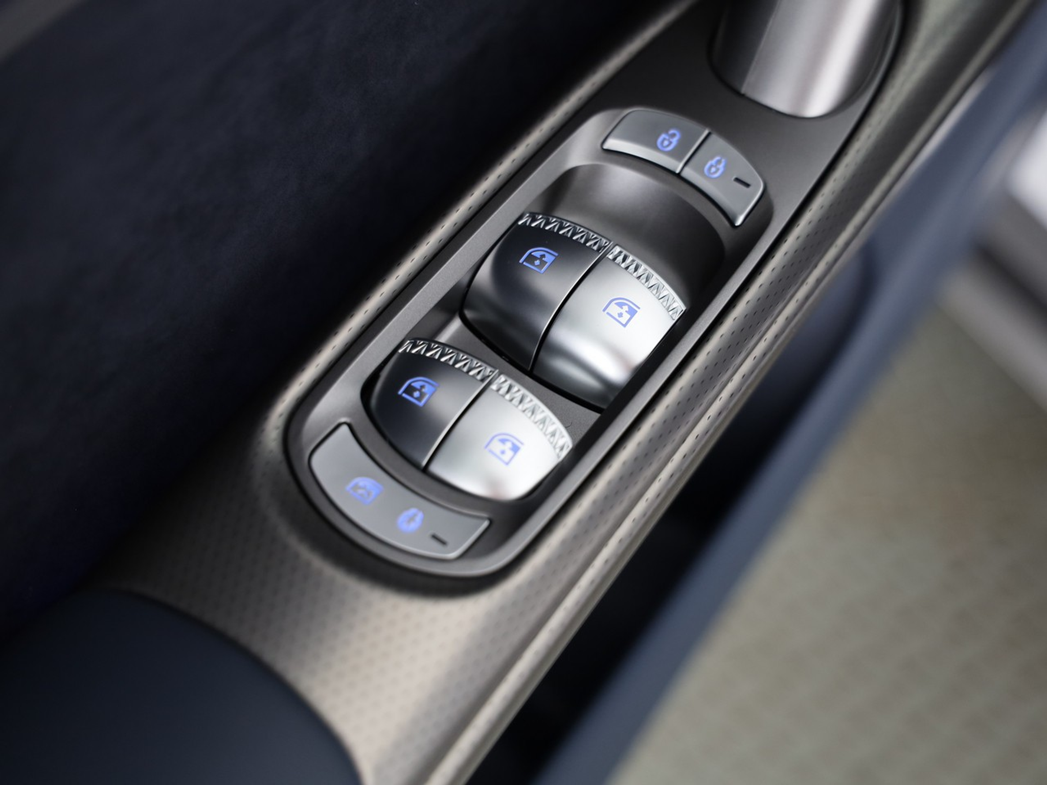 listing desktop thumbnail image 16