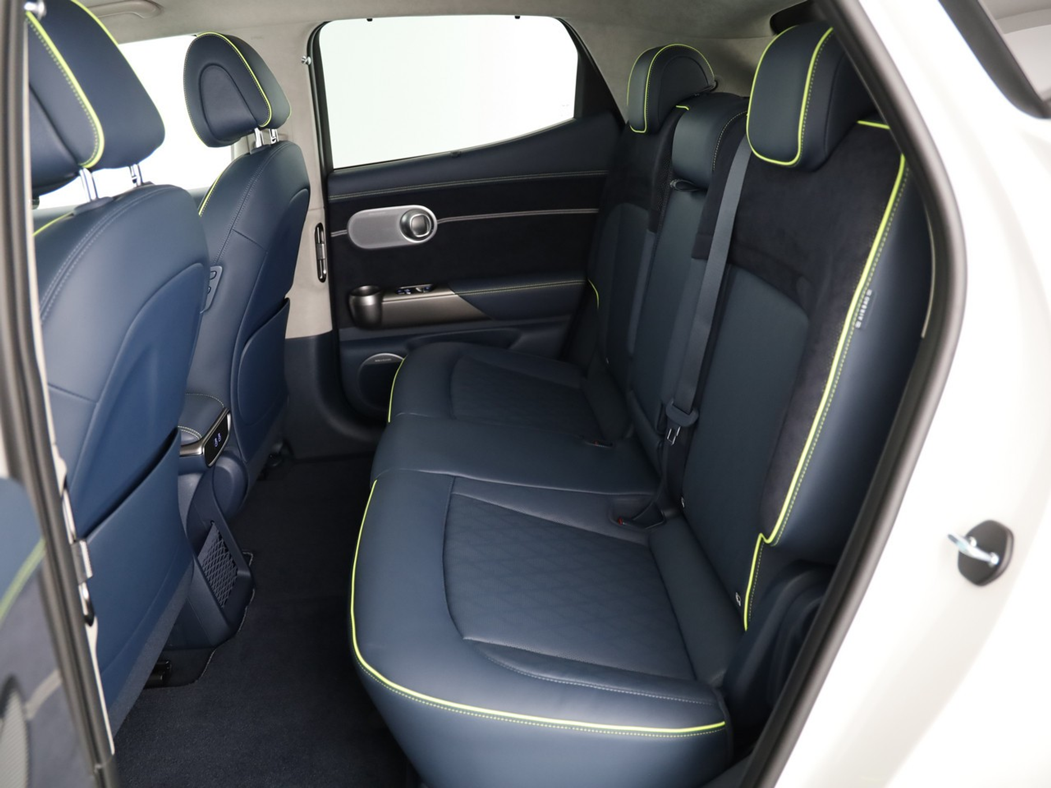 listing desktop thumbnail image 4