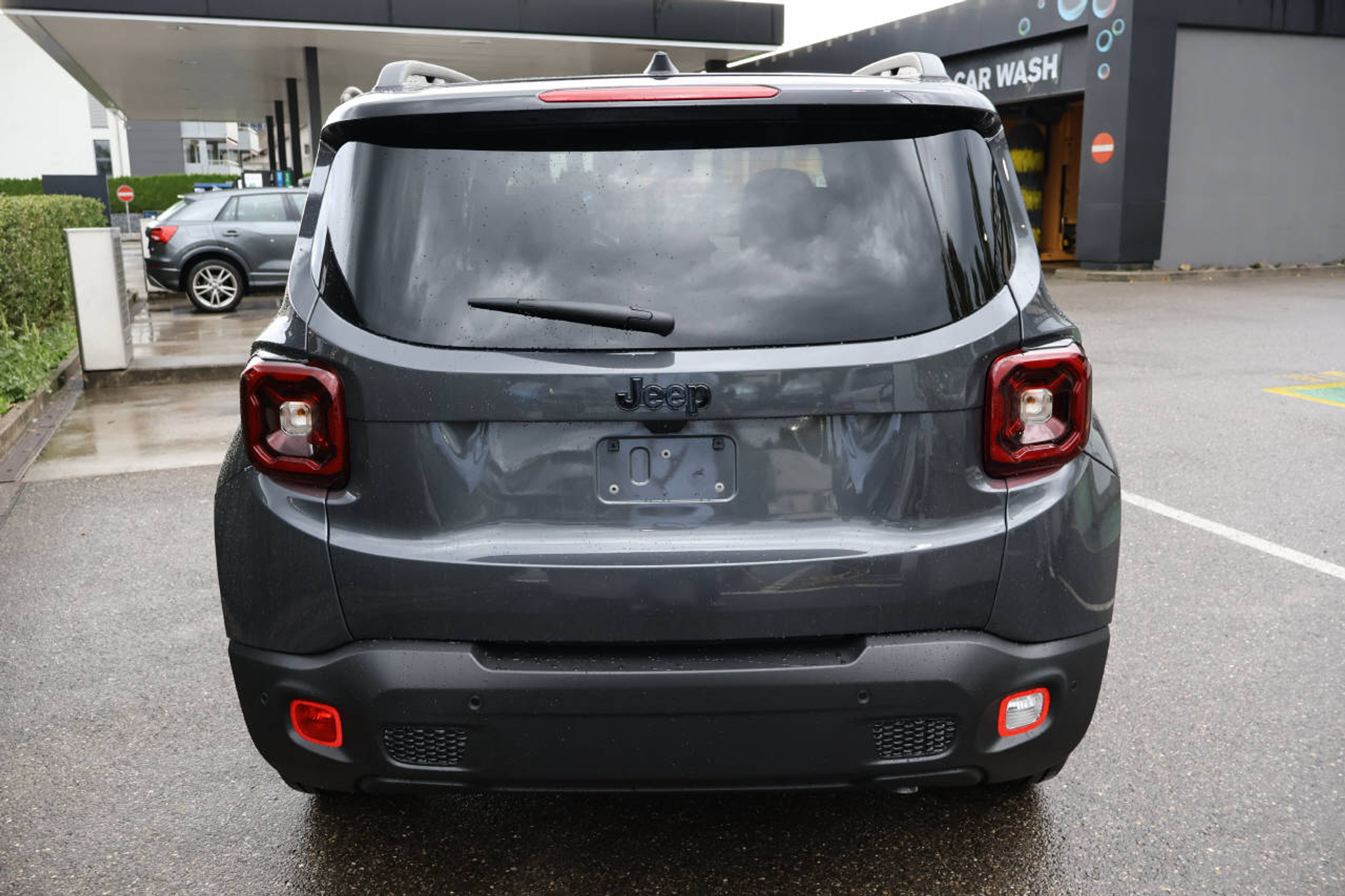 listing desktop thumbnail image 3