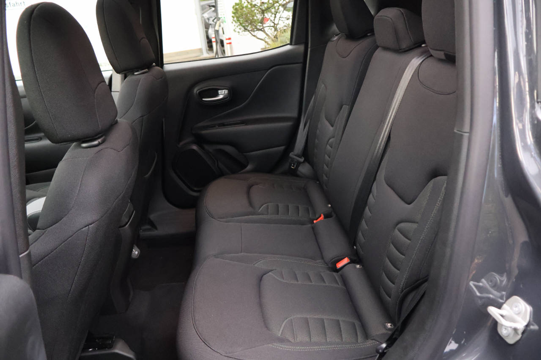 listing desktop thumbnail image 11