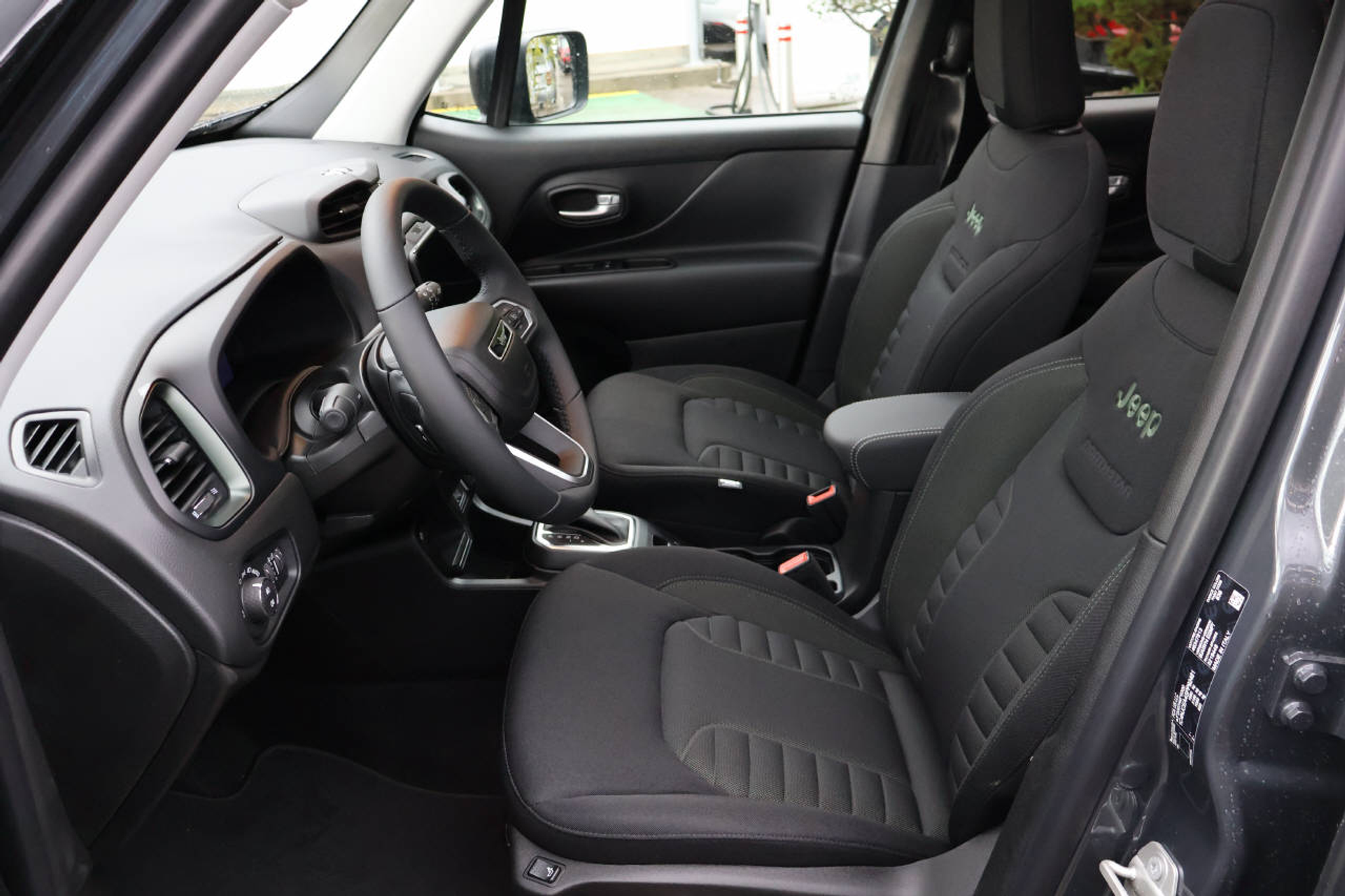 listing desktop thumbnail image 5