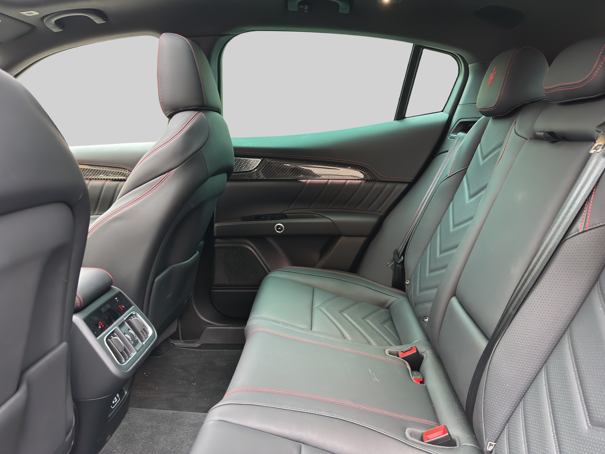 listing desktop thumbnail image 11