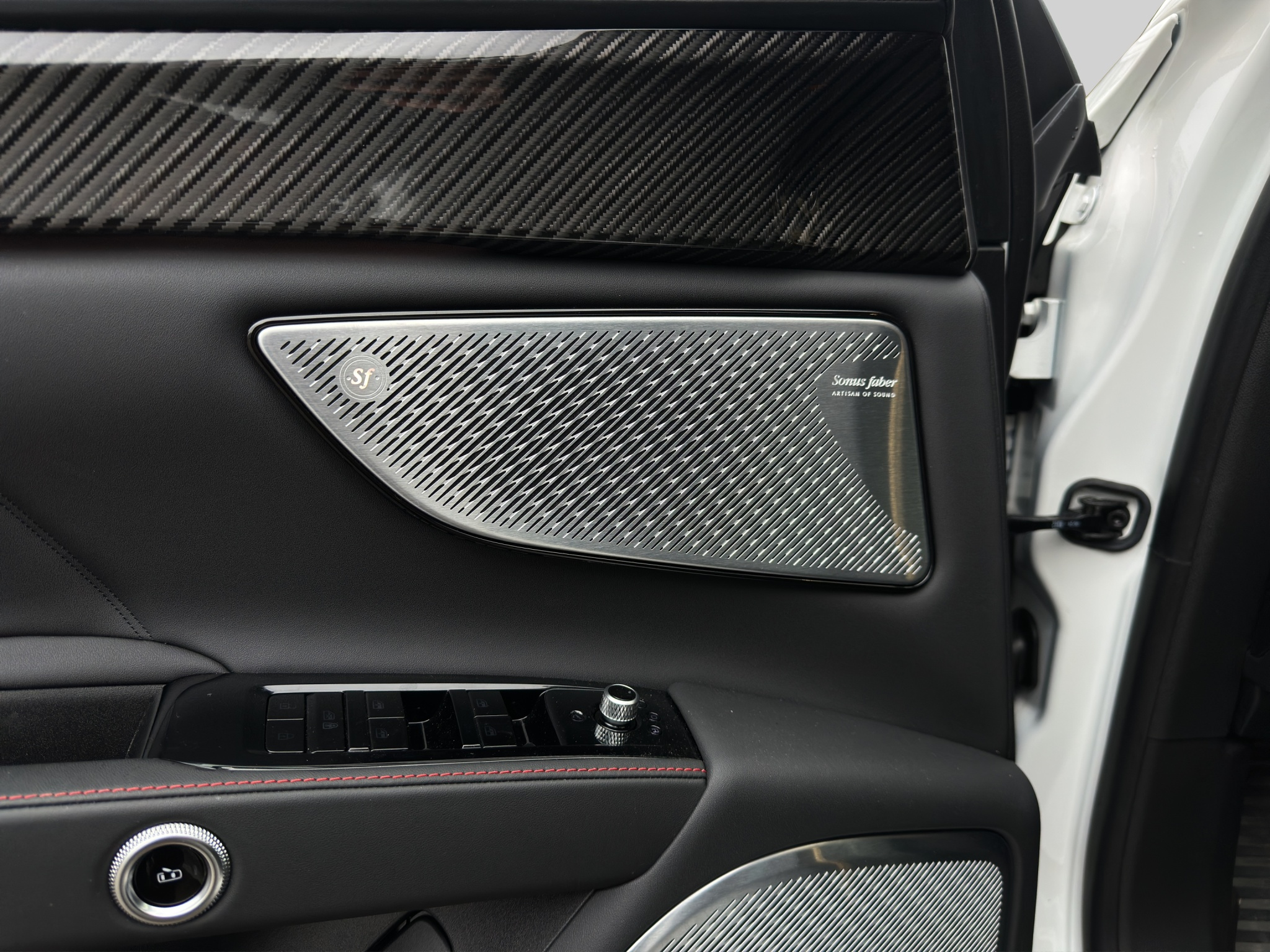 listing desktop thumbnail image 10