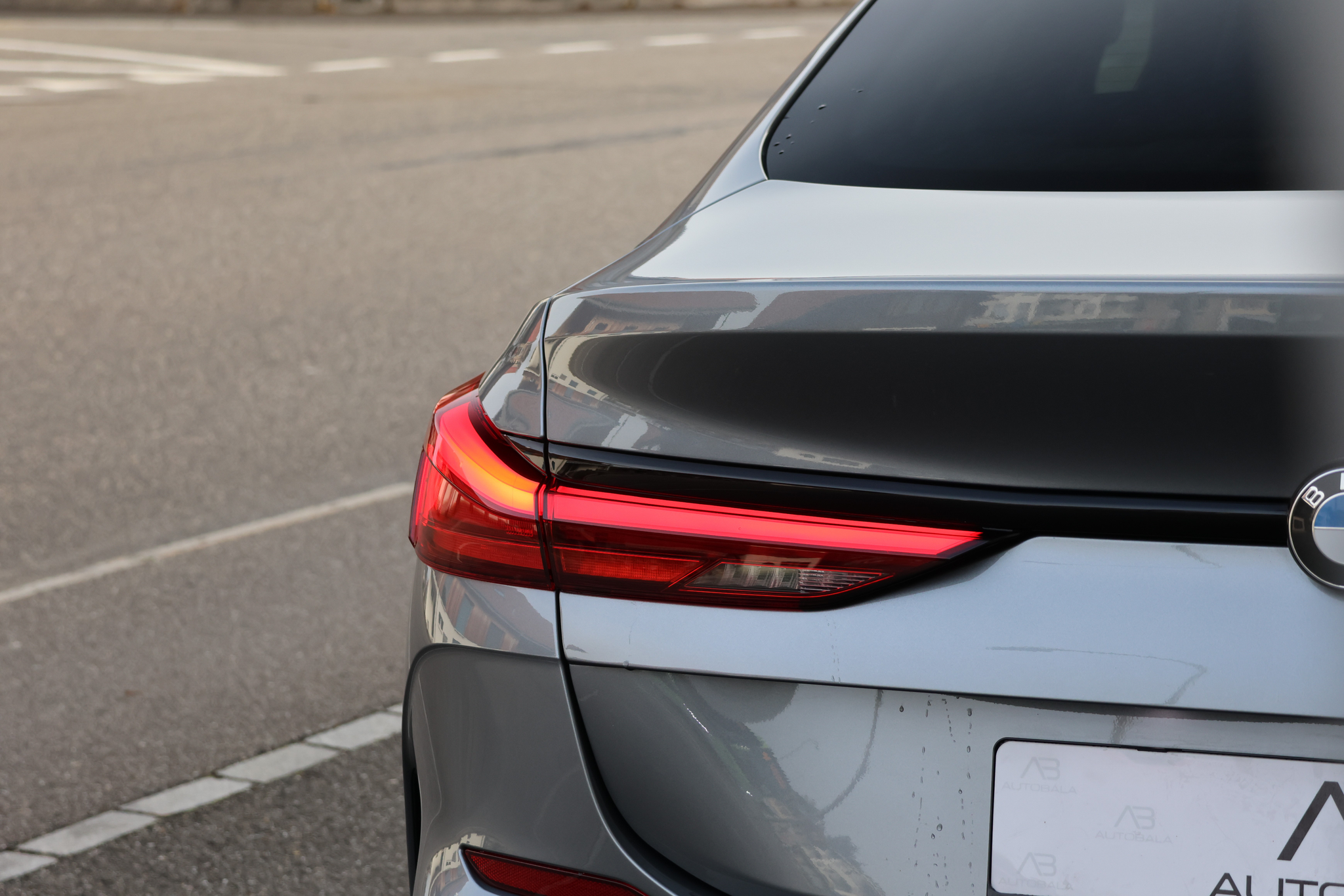 listing desktop thumbnail image 4