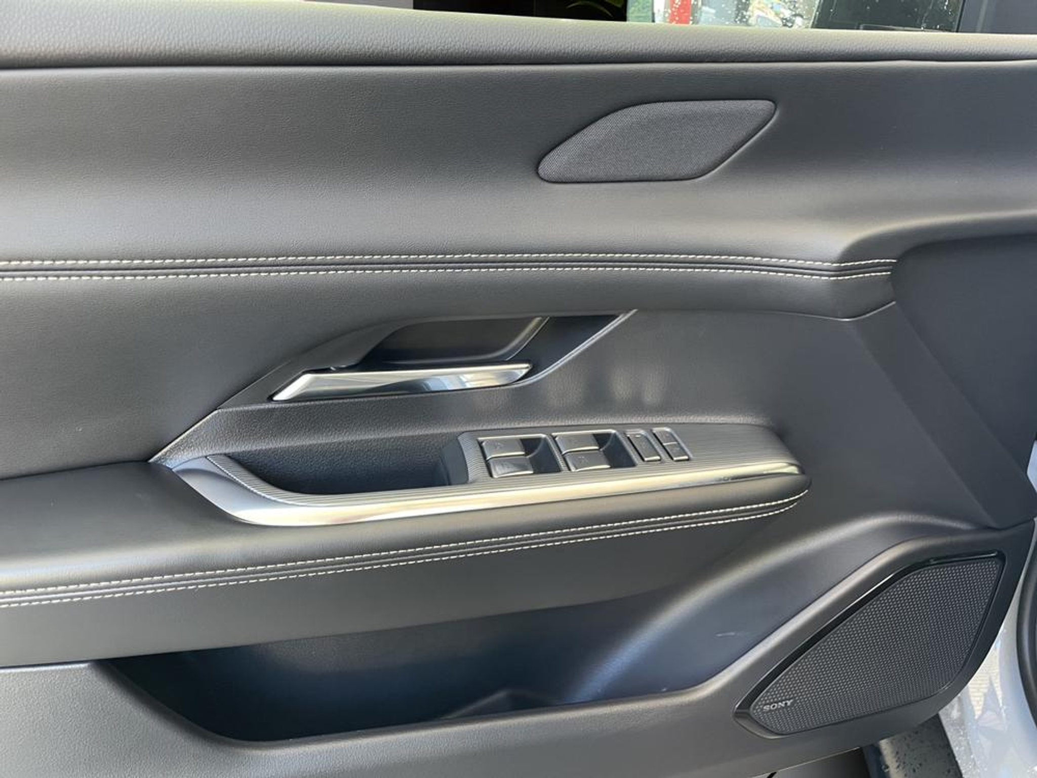 listing desktop thumbnail image 12