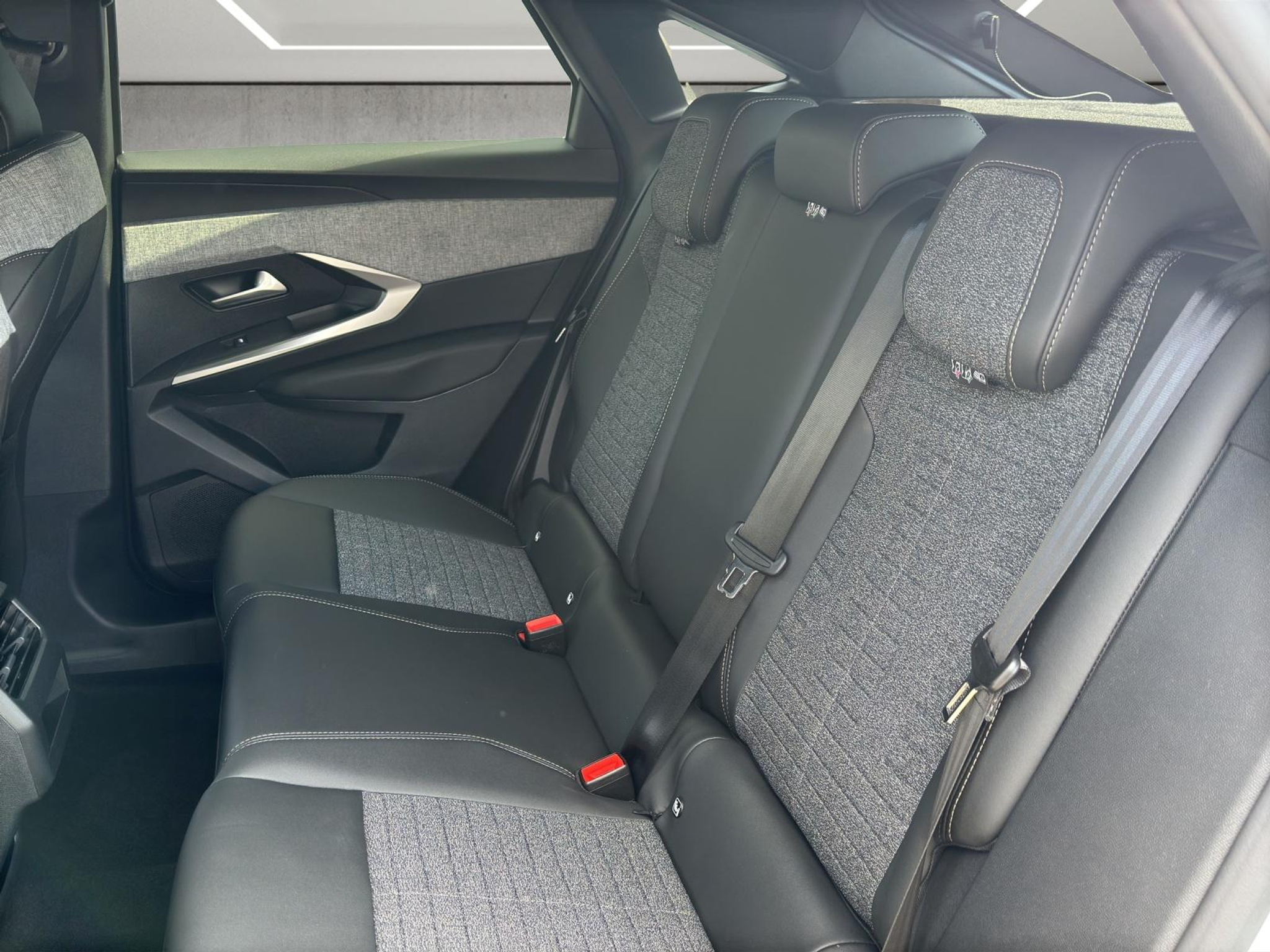 listing desktop thumbnail image 16