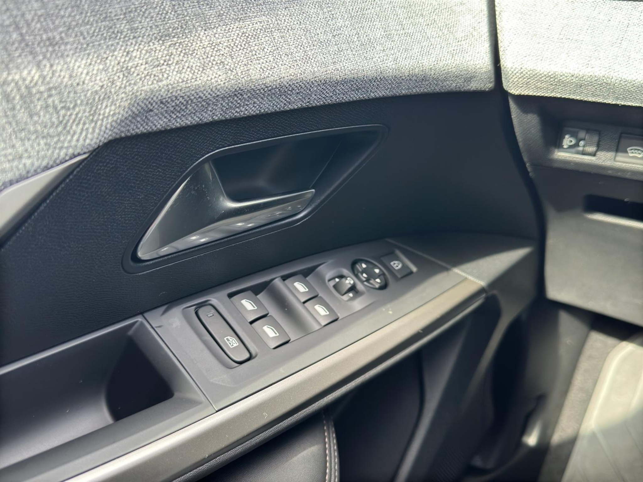 listing desktop thumbnail image 9