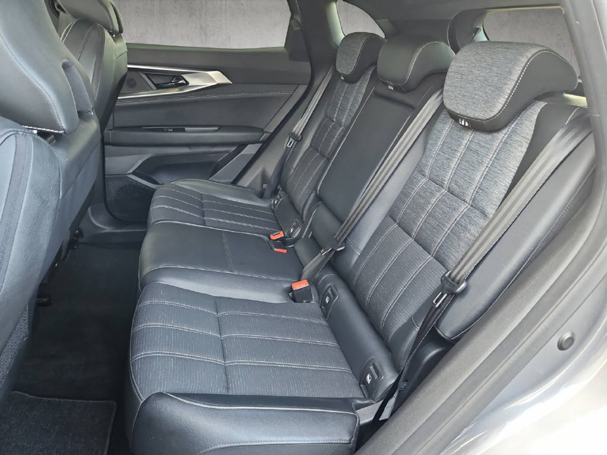 listing desktop thumbnail image 5