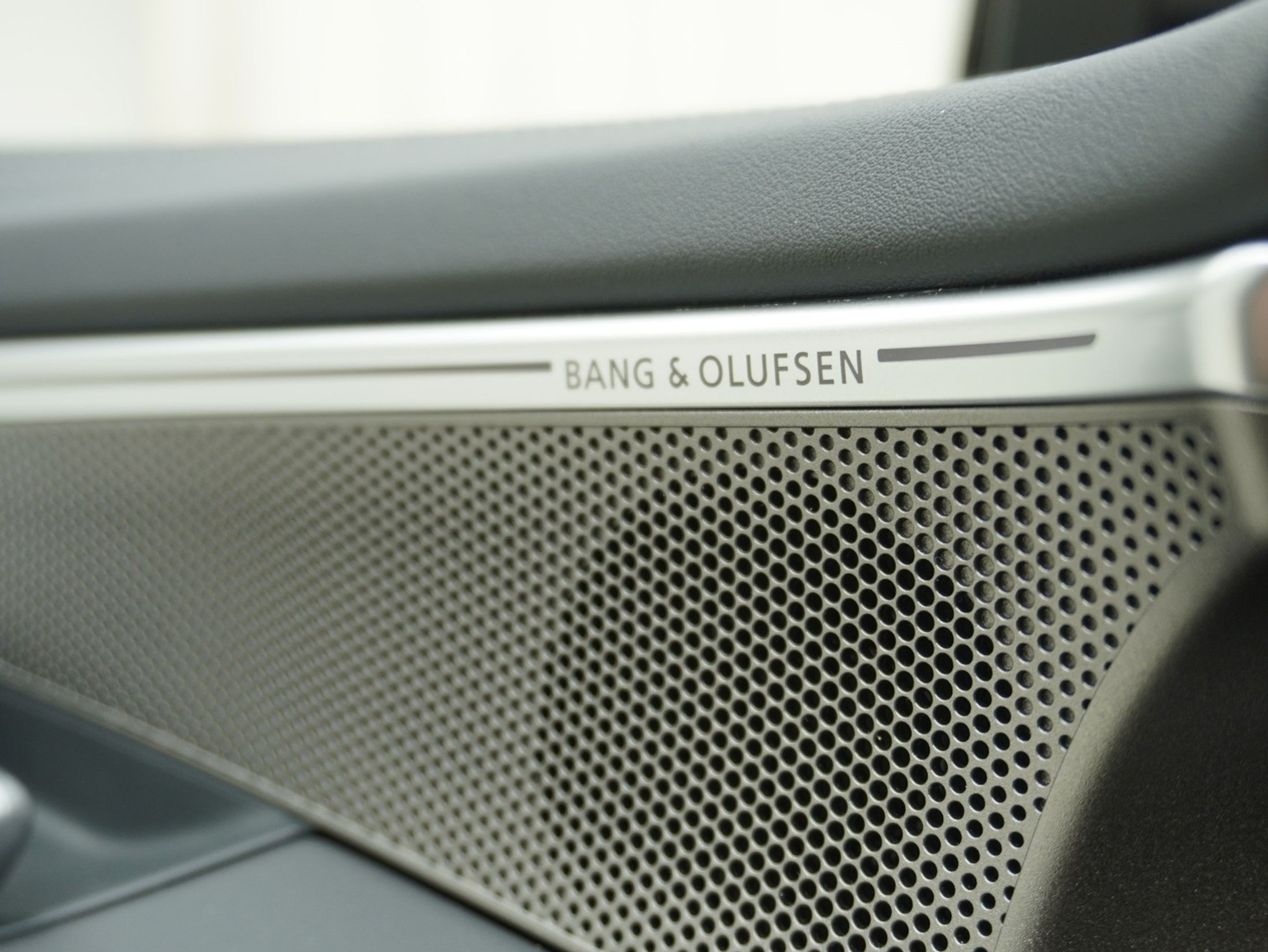 listing desktop thumbnail image 17