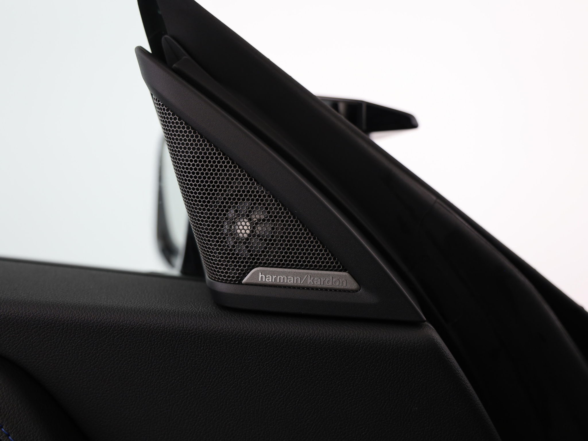 listing desktop thumbnail image 18