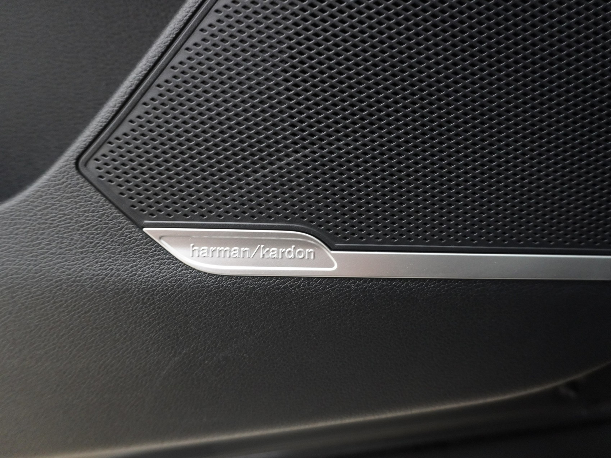 listing desktop thumbnail image 18