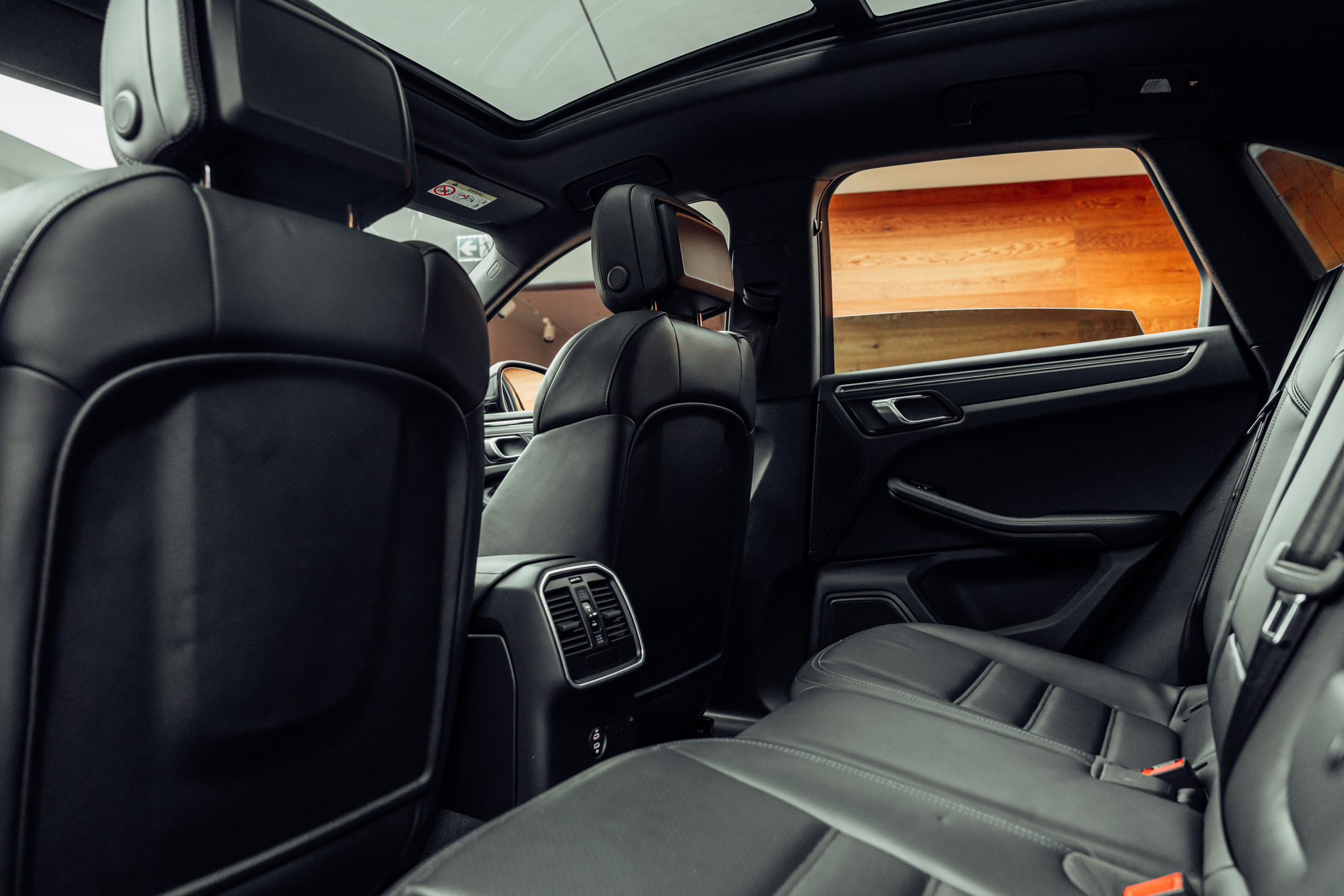 listing desktop thumbnail image 8