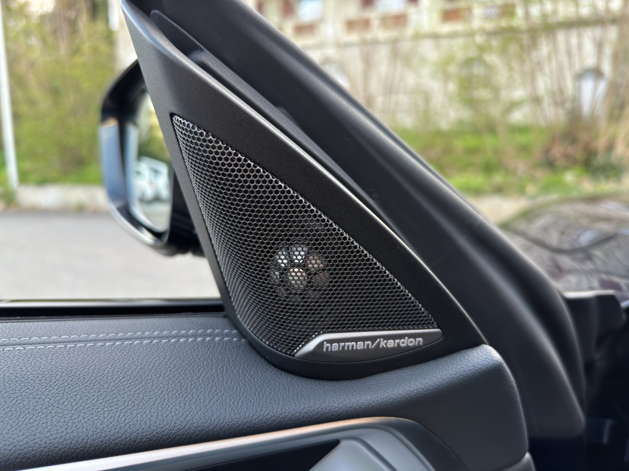 listing desktop thumbnail image 21