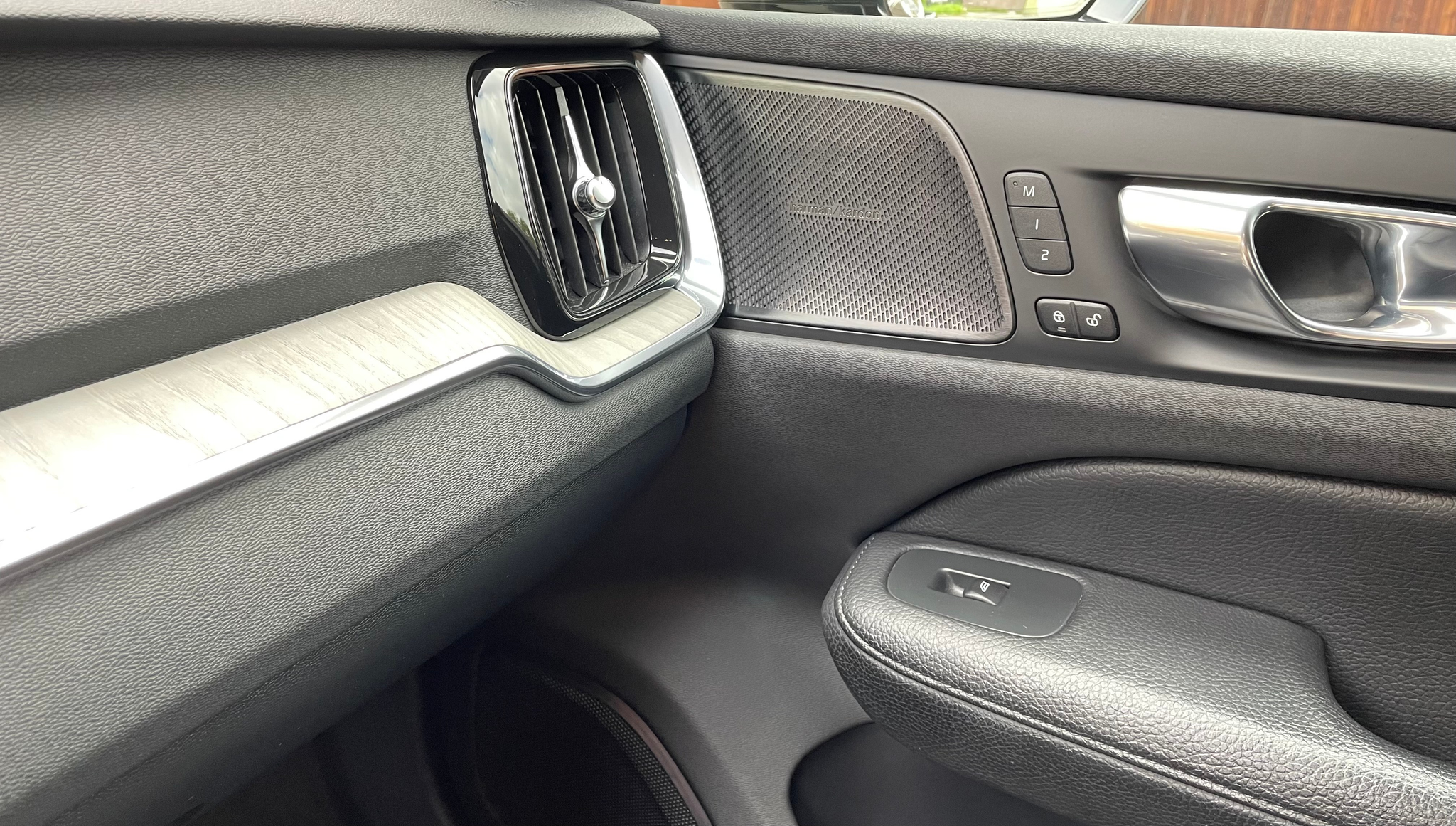 listing desktop thumbnail image 14