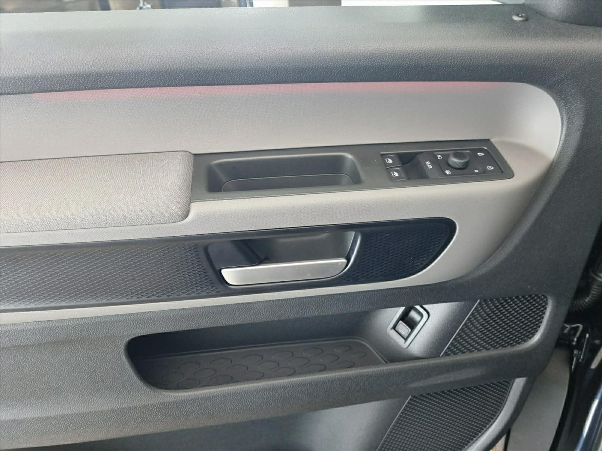 listing desktop thumbnail image 11