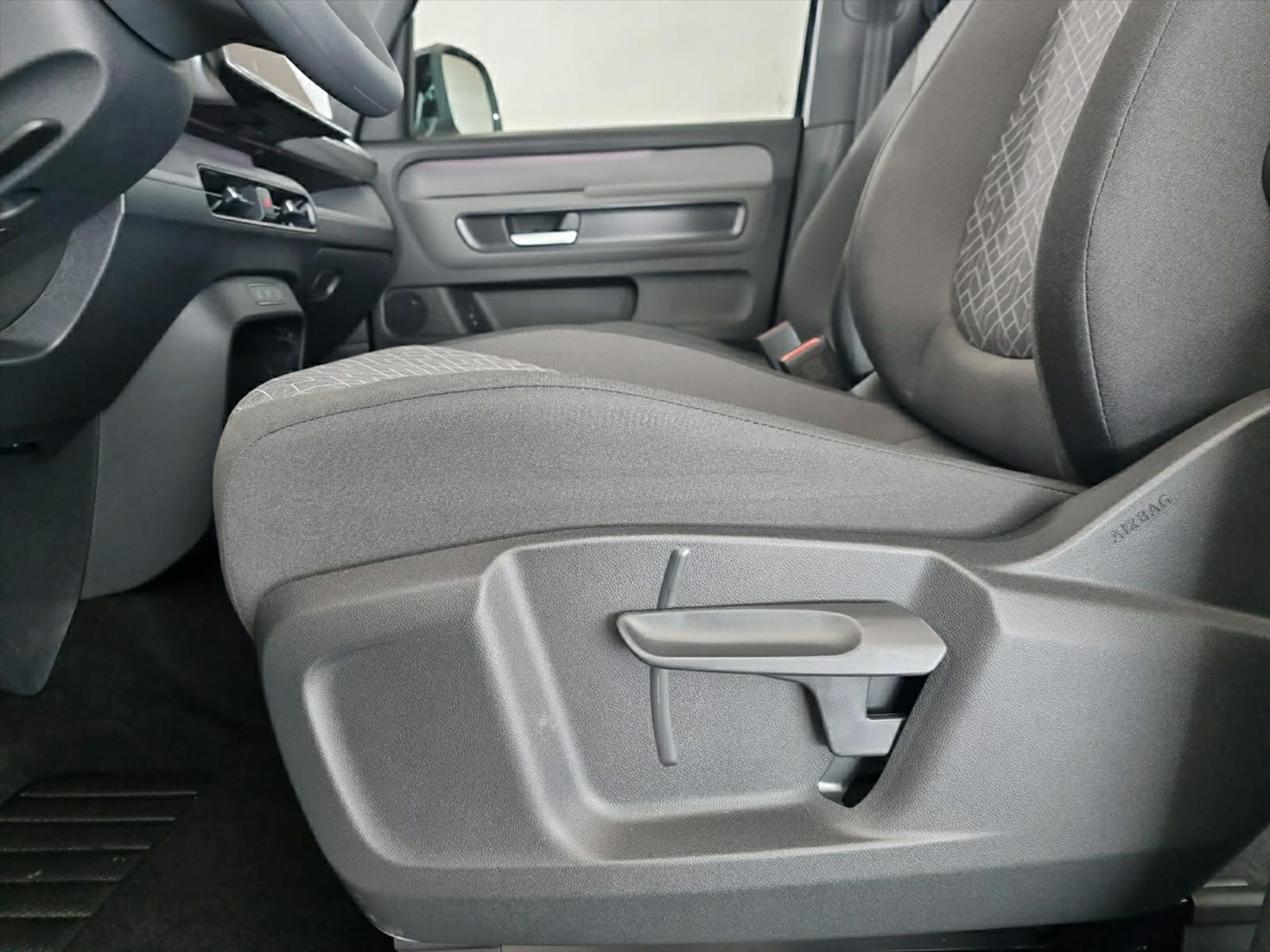 listing desktop thumbnail image 12