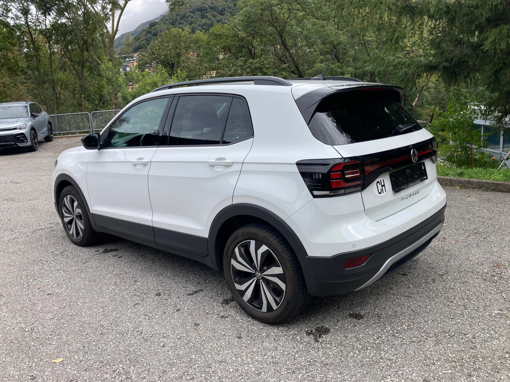 listing desktop thumbnail image 4