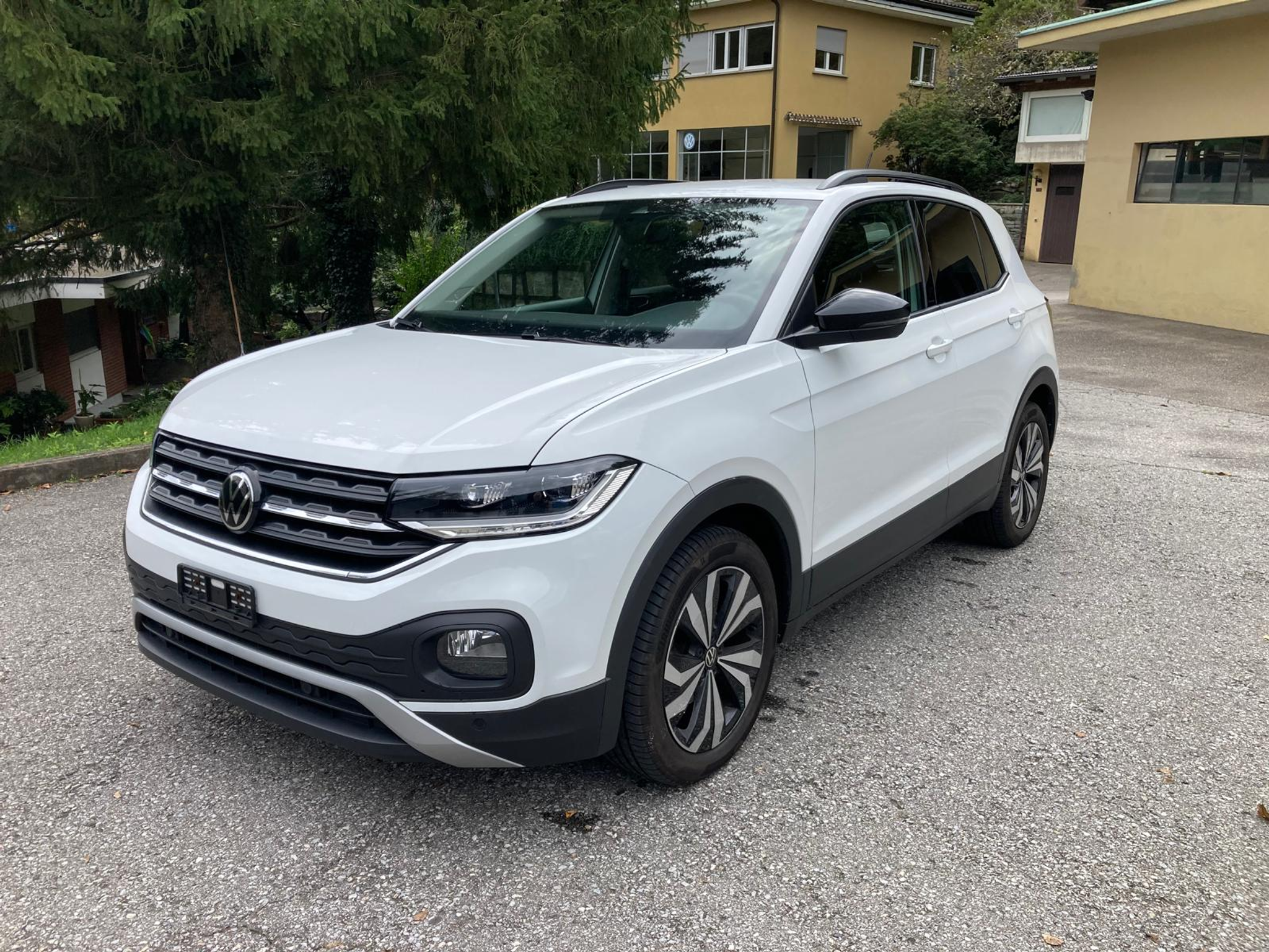 listing desktop thumbnail image 2