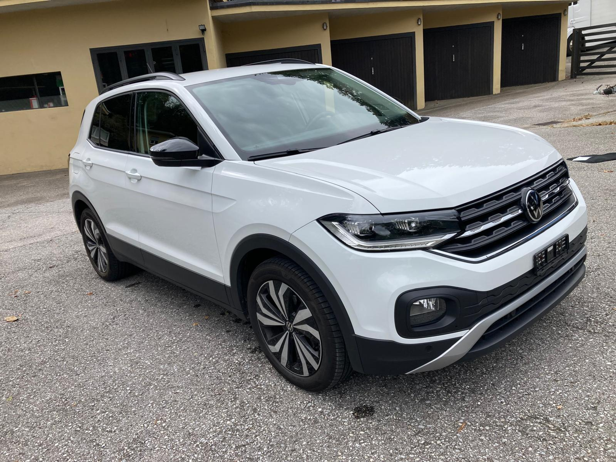 listing desktop thumbnail image 0