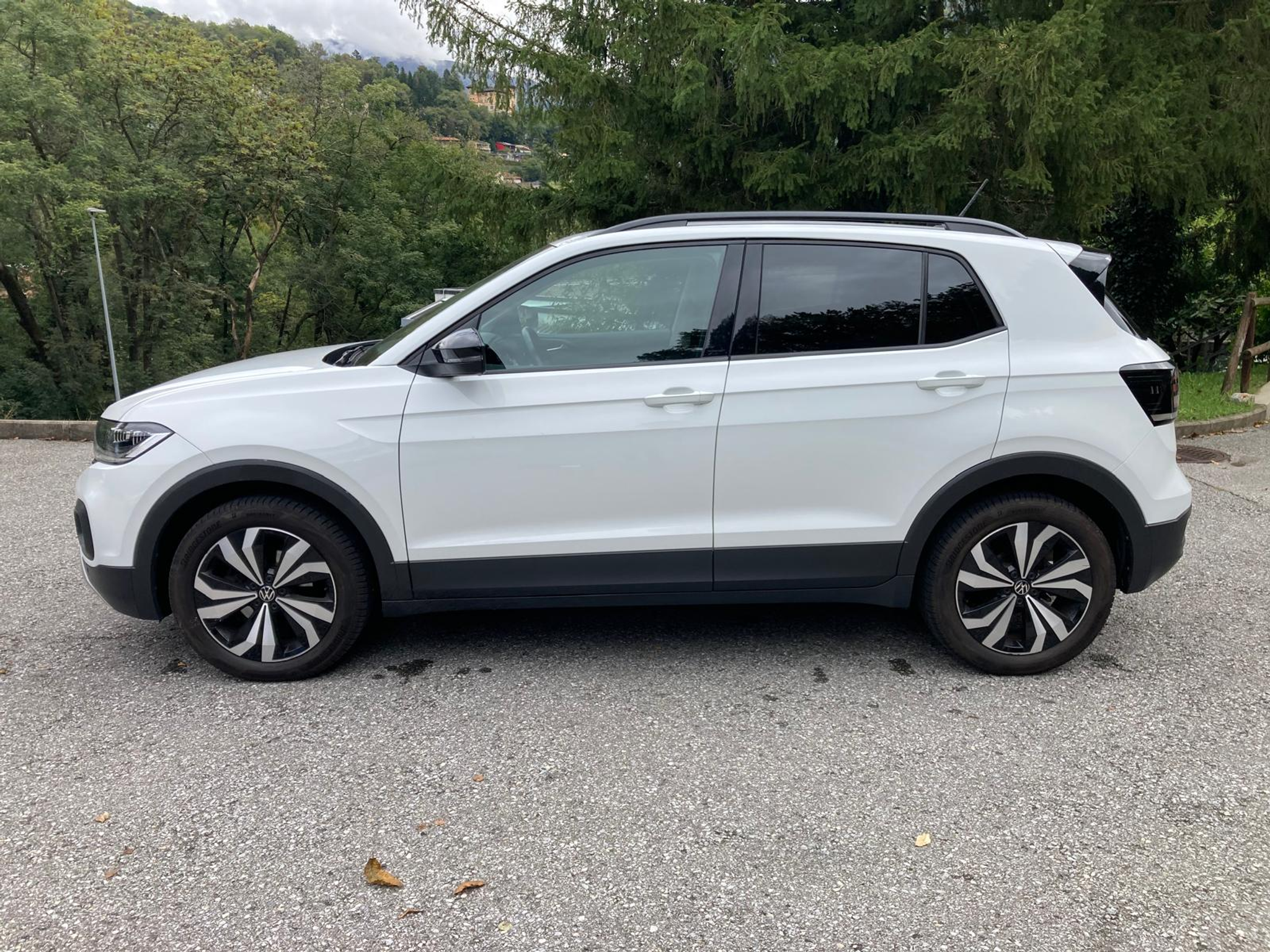 listing desktop thumbnail image 3