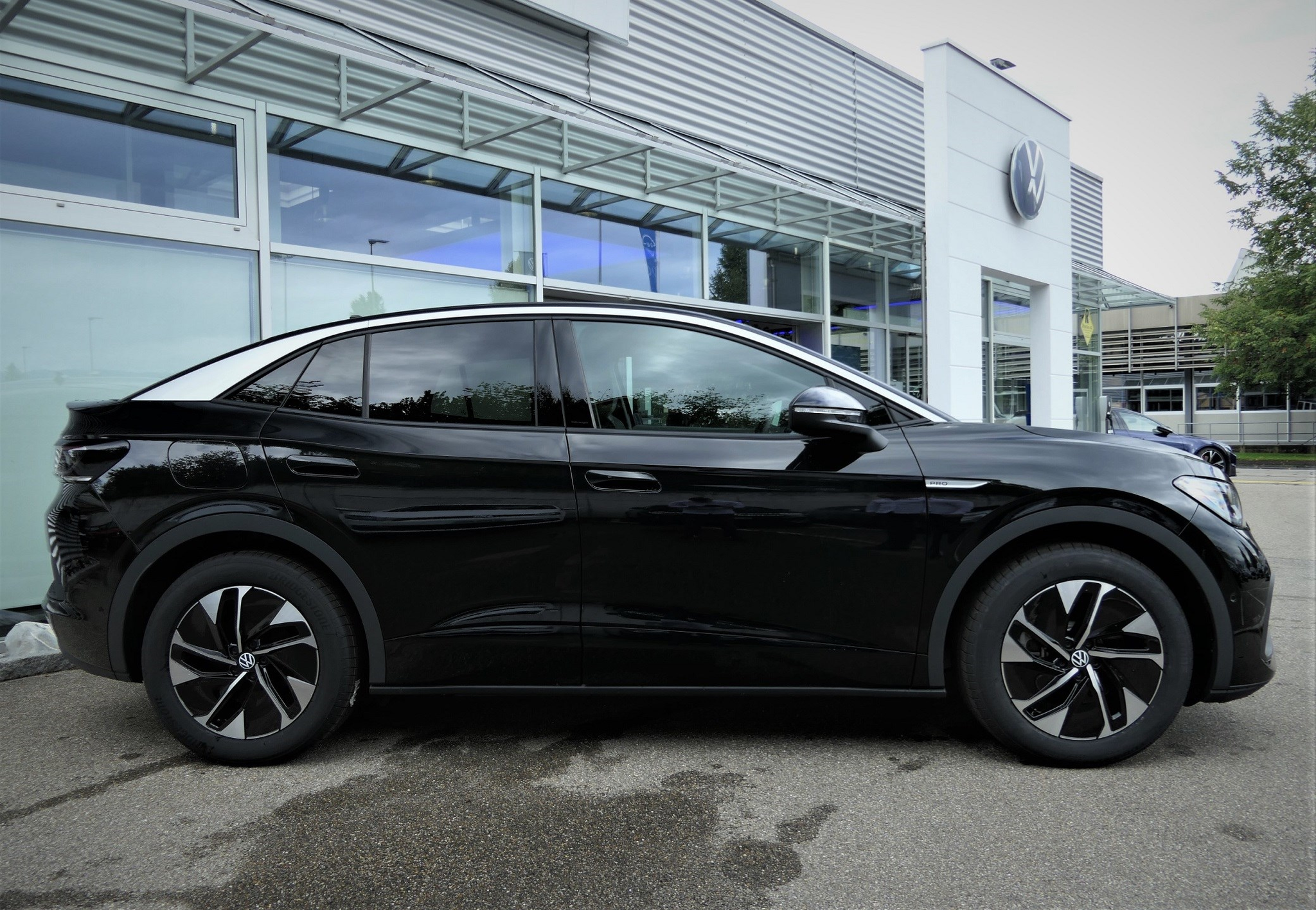 listing desktop thumbnail image 3