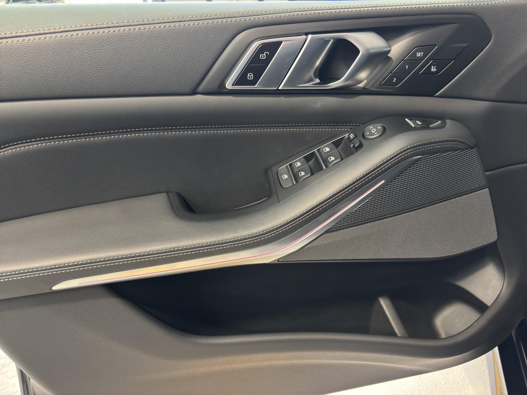 listing desktop thumbnail image 5