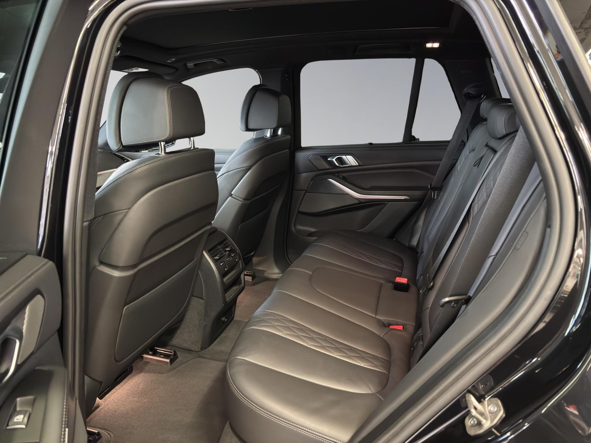 listing desktop thumbnail image 6