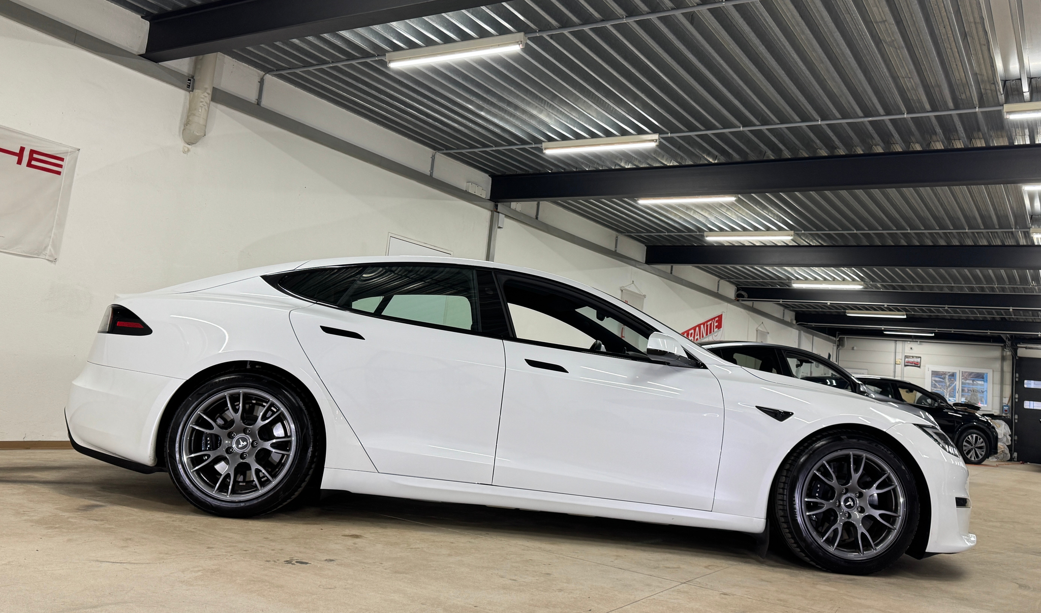 listing desktop thumbnail image 3