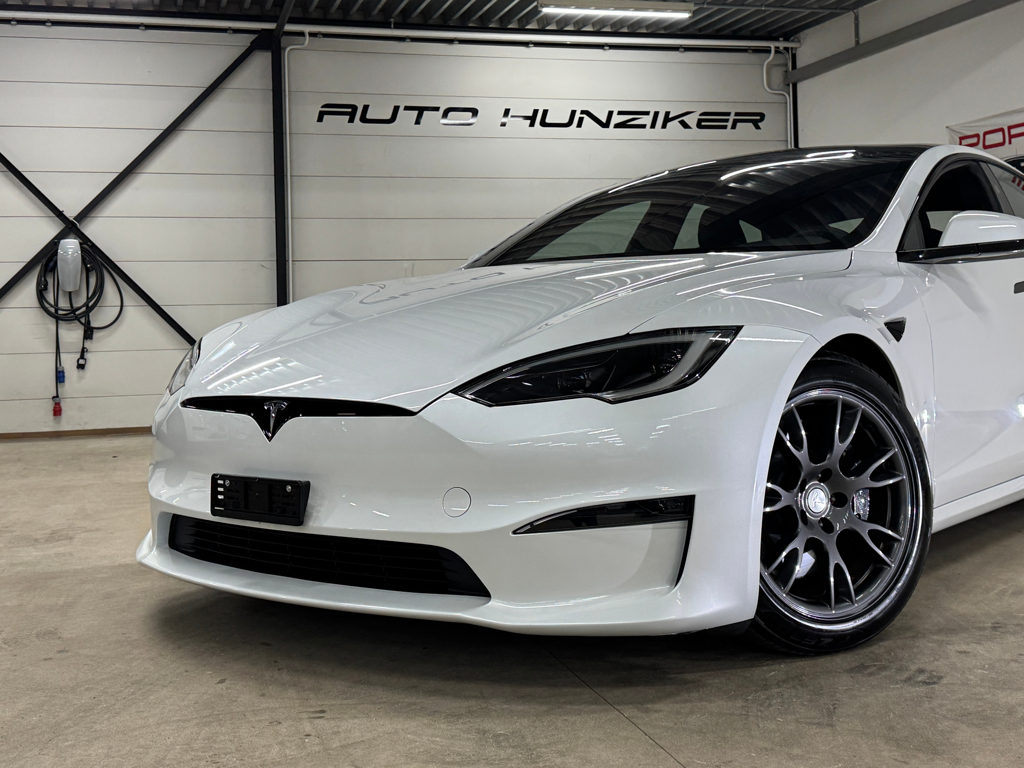 listing desktop thumbnail image 1