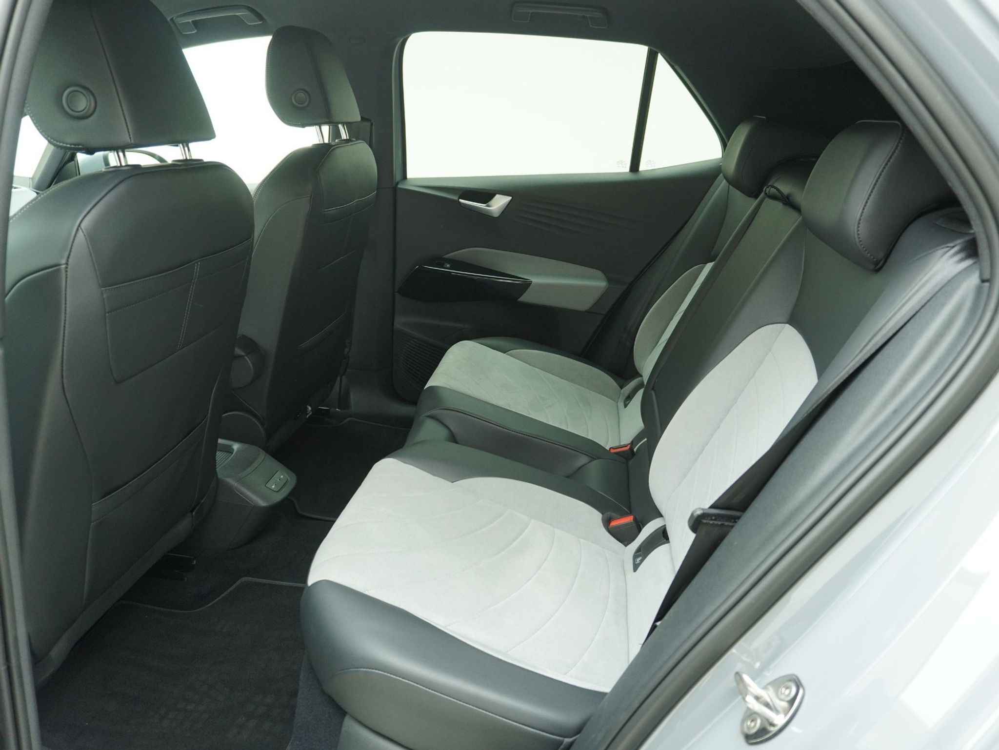 listing desktop thumbnail image 11