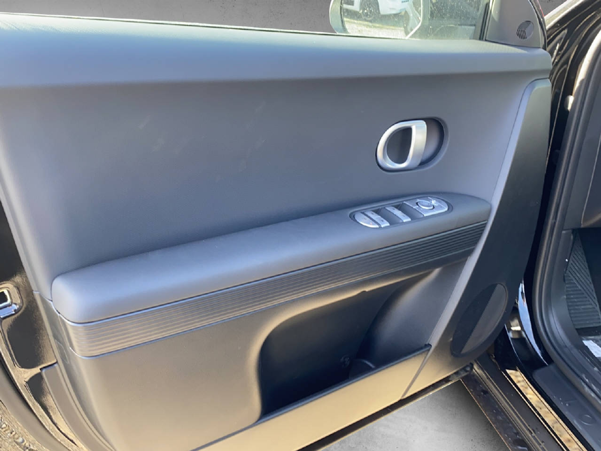 listing desktop thumbnail image 6