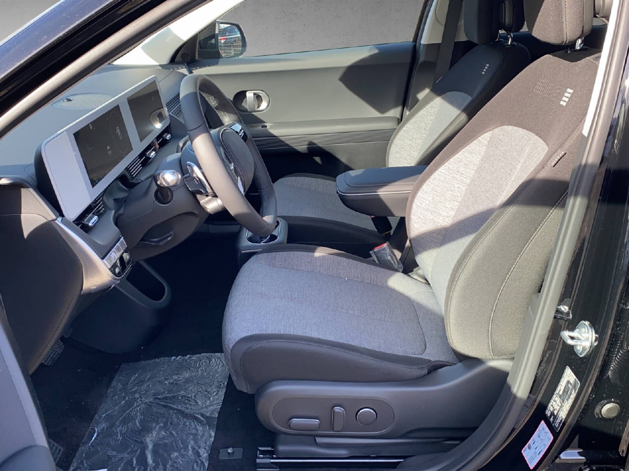 listing desktop thumbnail image 4