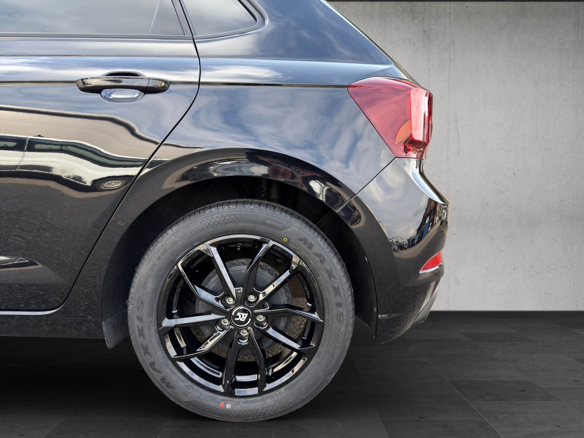 listing desktop thumbnail image 8