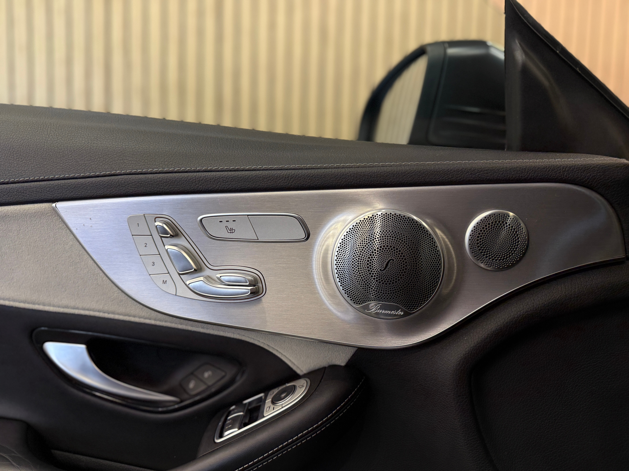 listing desktop thumbnail image 7